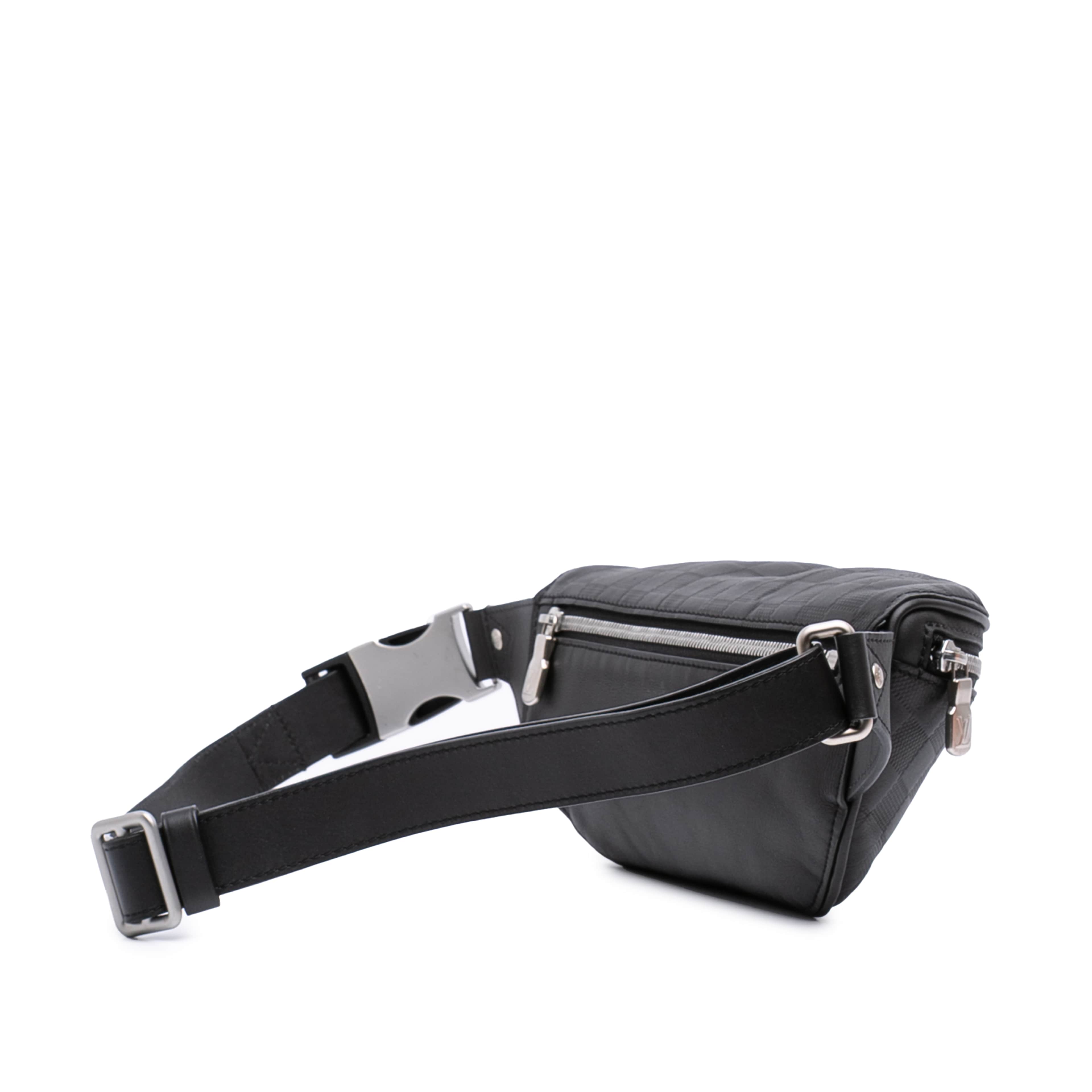 Louis Vuitton Damier Infini Campus Bumbag, från Luxclusif, i färgen black. Klicka för att öppna bilden i stort format