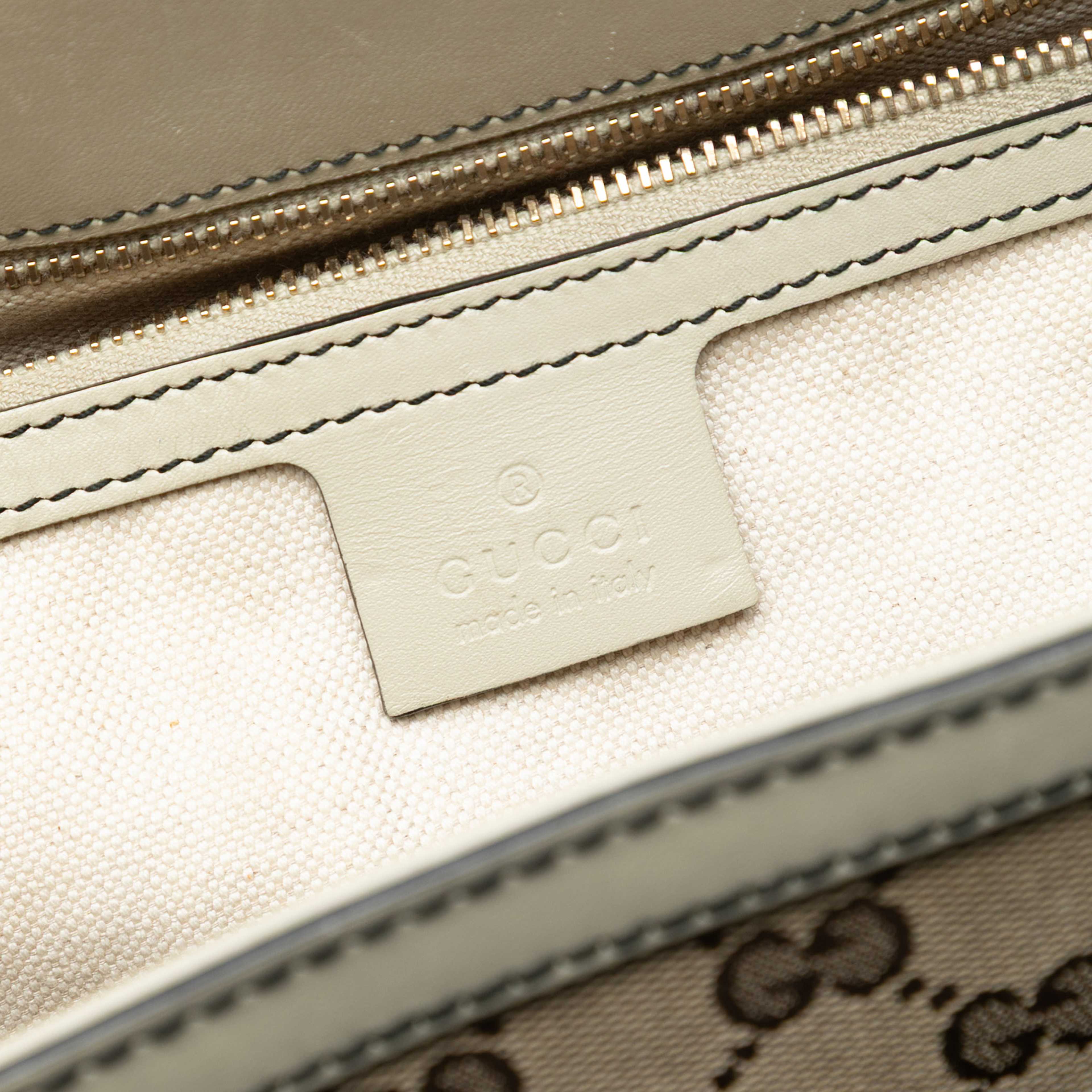 Gucci Large Gg Canvas Emily Shoulder Bag, från Luxclusif, i färgen beige. Klicka för att öppna bilden i stort format