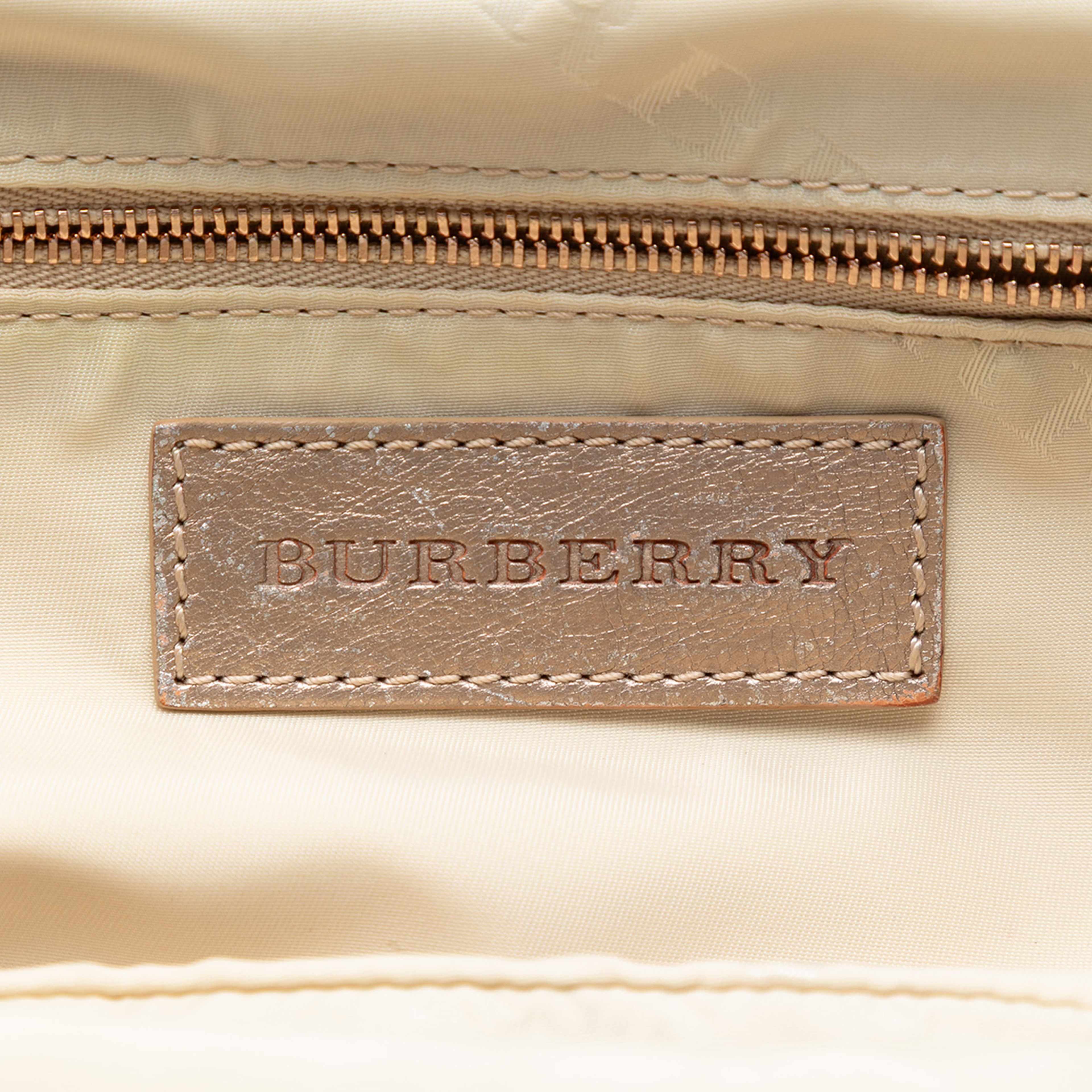 Burberry Prorsum Suede Frame Crossbody, från Luxclusif, i färgen light beige. Klicka för att öppna bilden i stort format