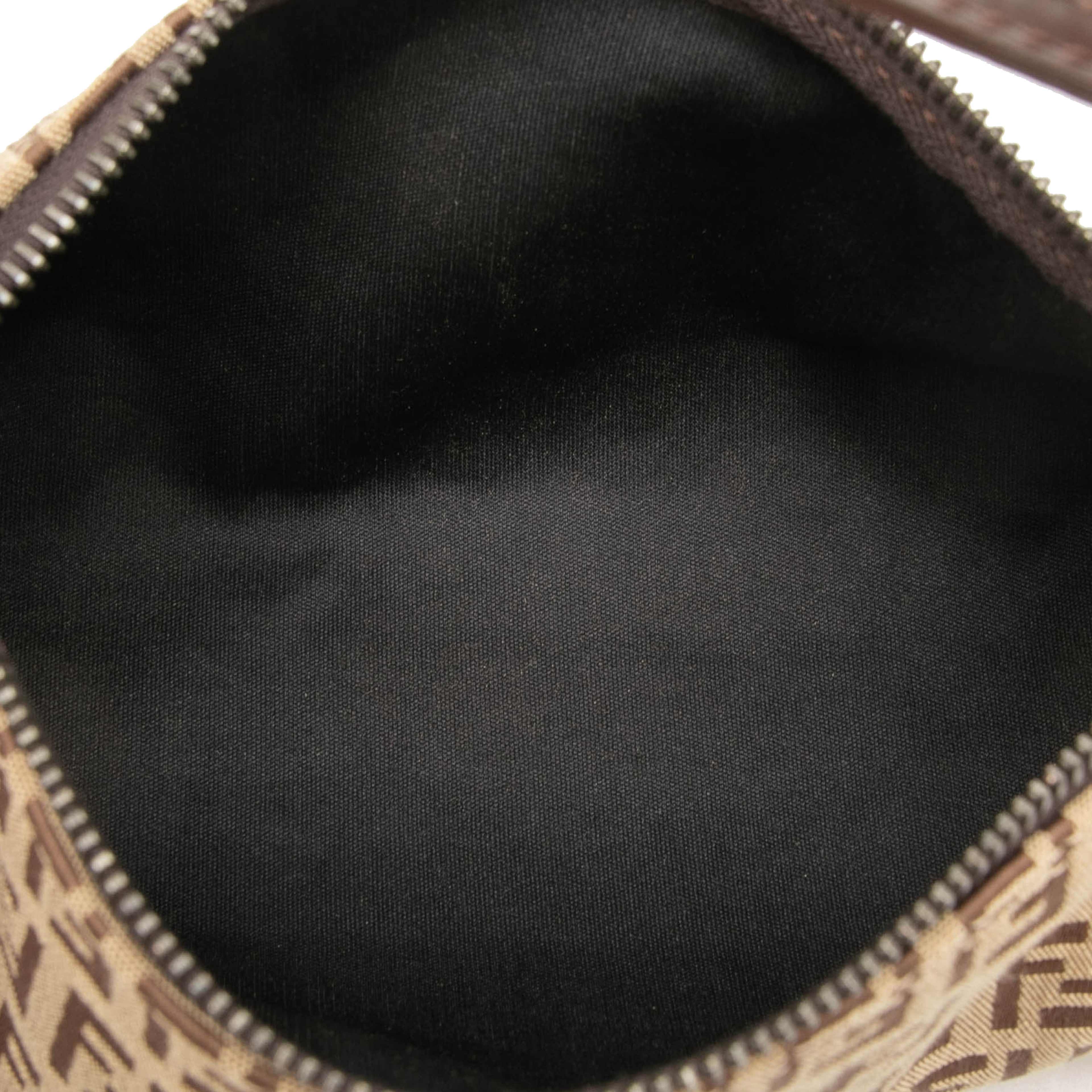 Fendi Zucchino Canvas Barrel Pochette, från Luxclusif, i färgen light brown. Klicka för att öppna bilden i stort format