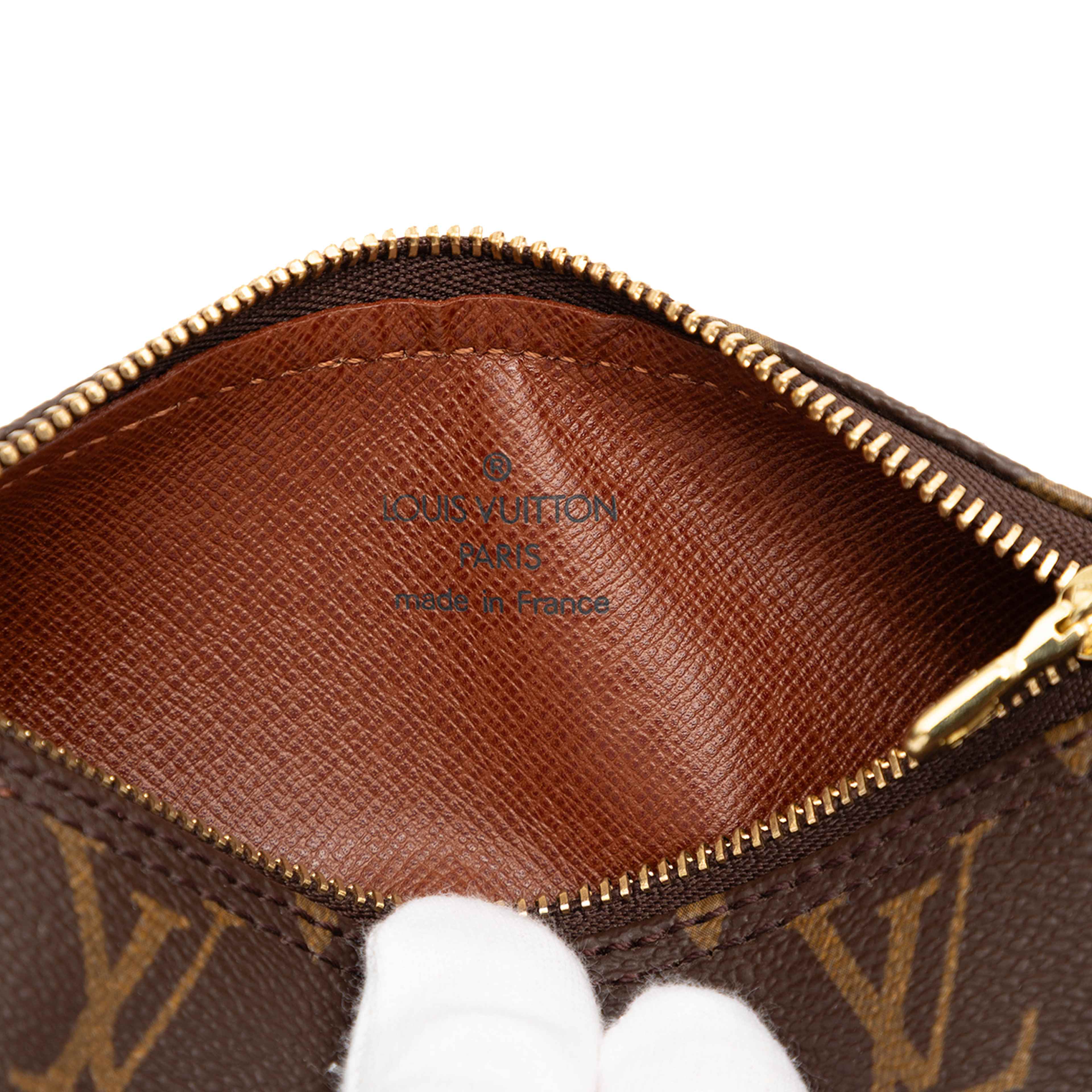 Louis Vuitton Monogram Papillon Pochette, från Luxclusif, i färgen brown. Klicka för att öppna bilden i stort format