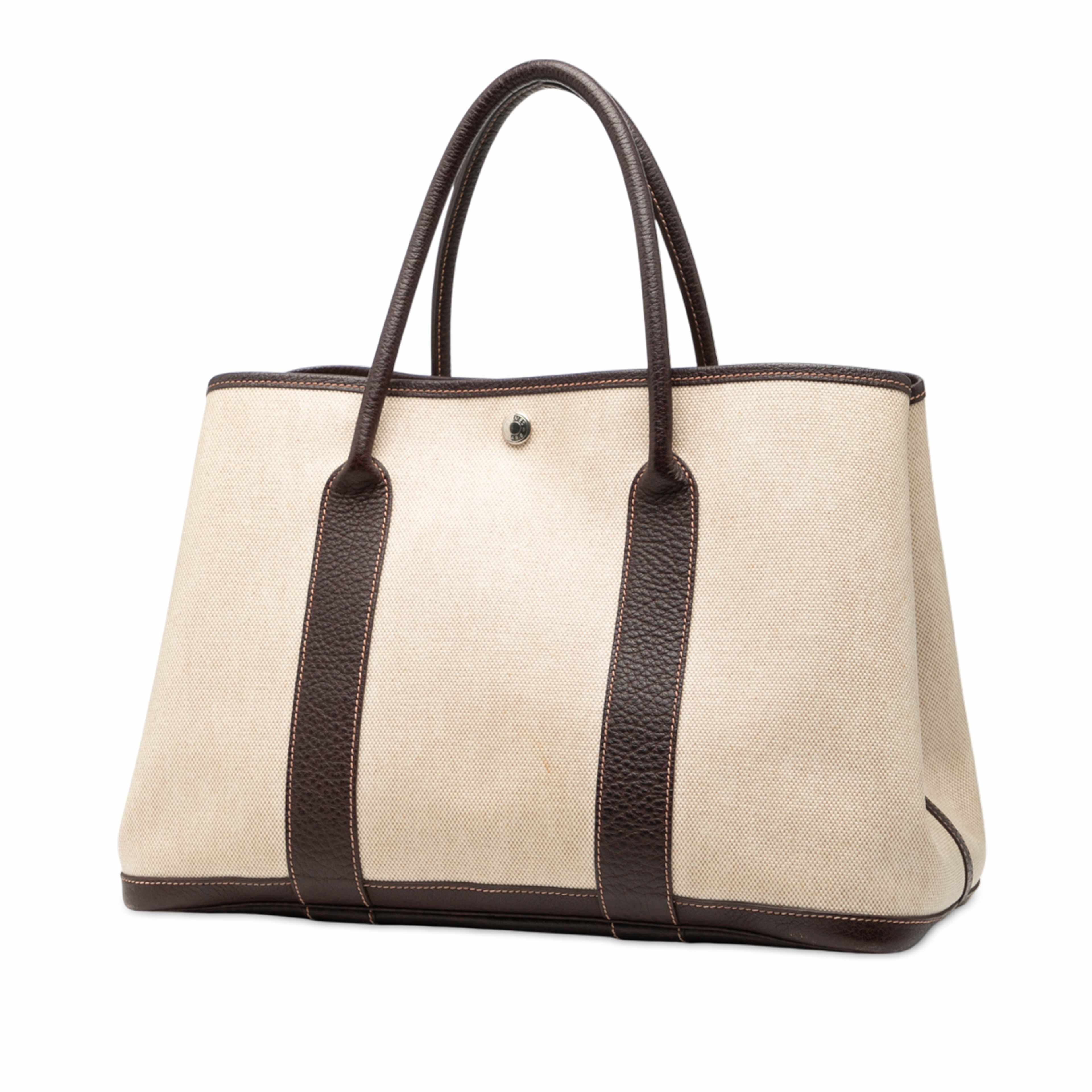 Hermès Toile And Negonda Garden Party 36, från Luxclusif, i färgen beige. Klicka för att öppna bilden i stort format