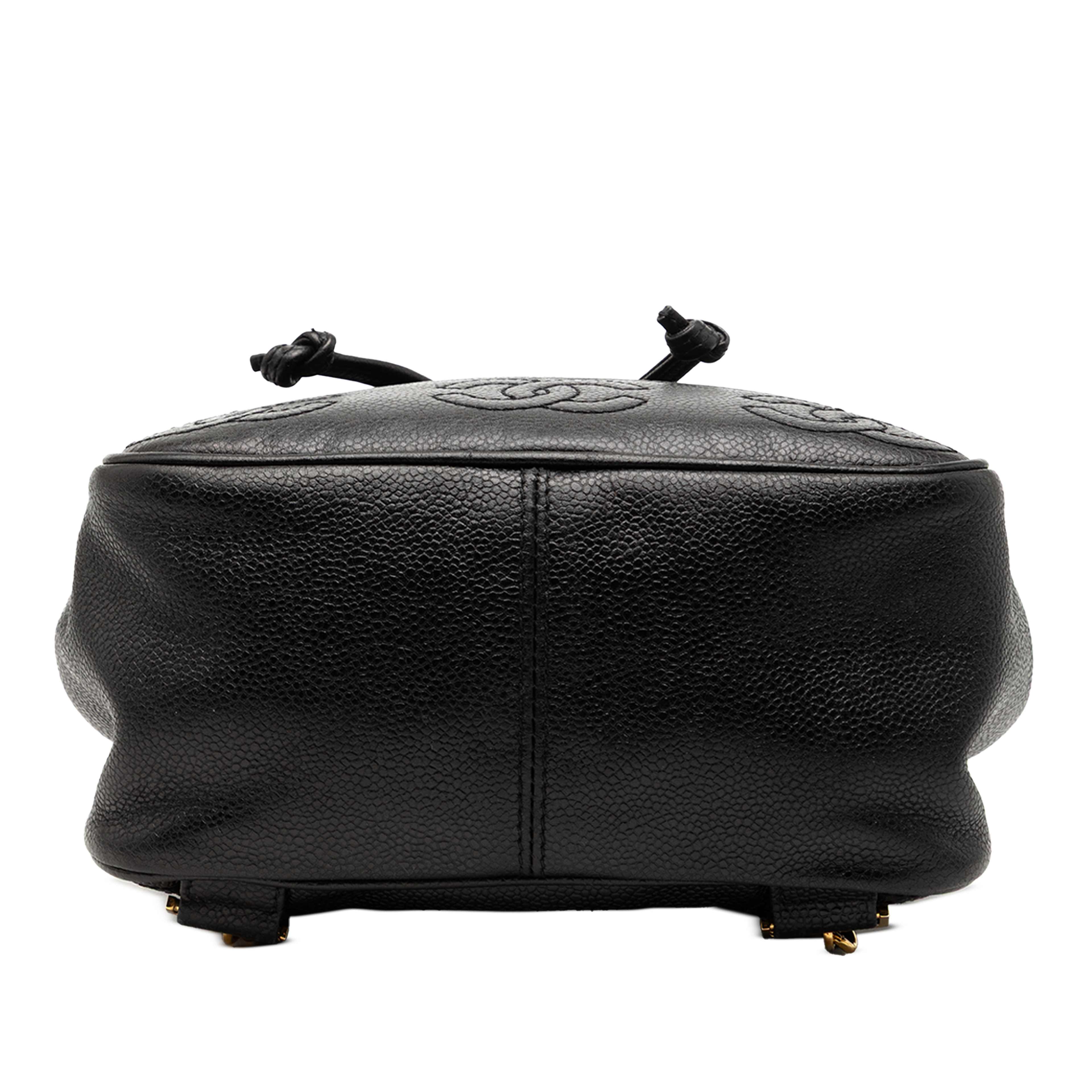 Chanel Caviar Triple Cc Backpack, från Luxclusif, i färgen black. Klicka för att öppna bilden i stort format