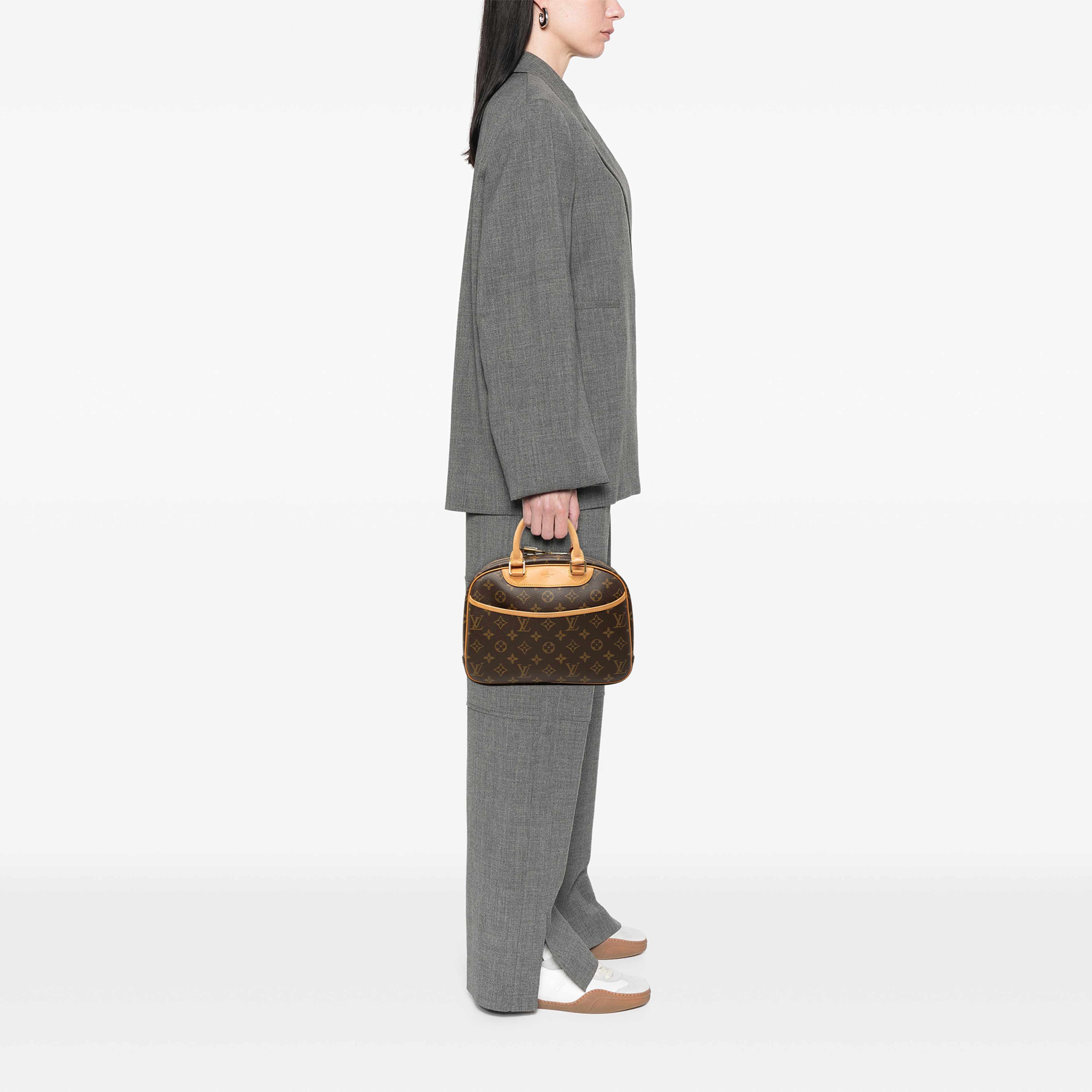 Louis Vuitton Monogram Trouville, från Luxclusif, i färgen brun. Klicka för att öppna bilden i stort format
