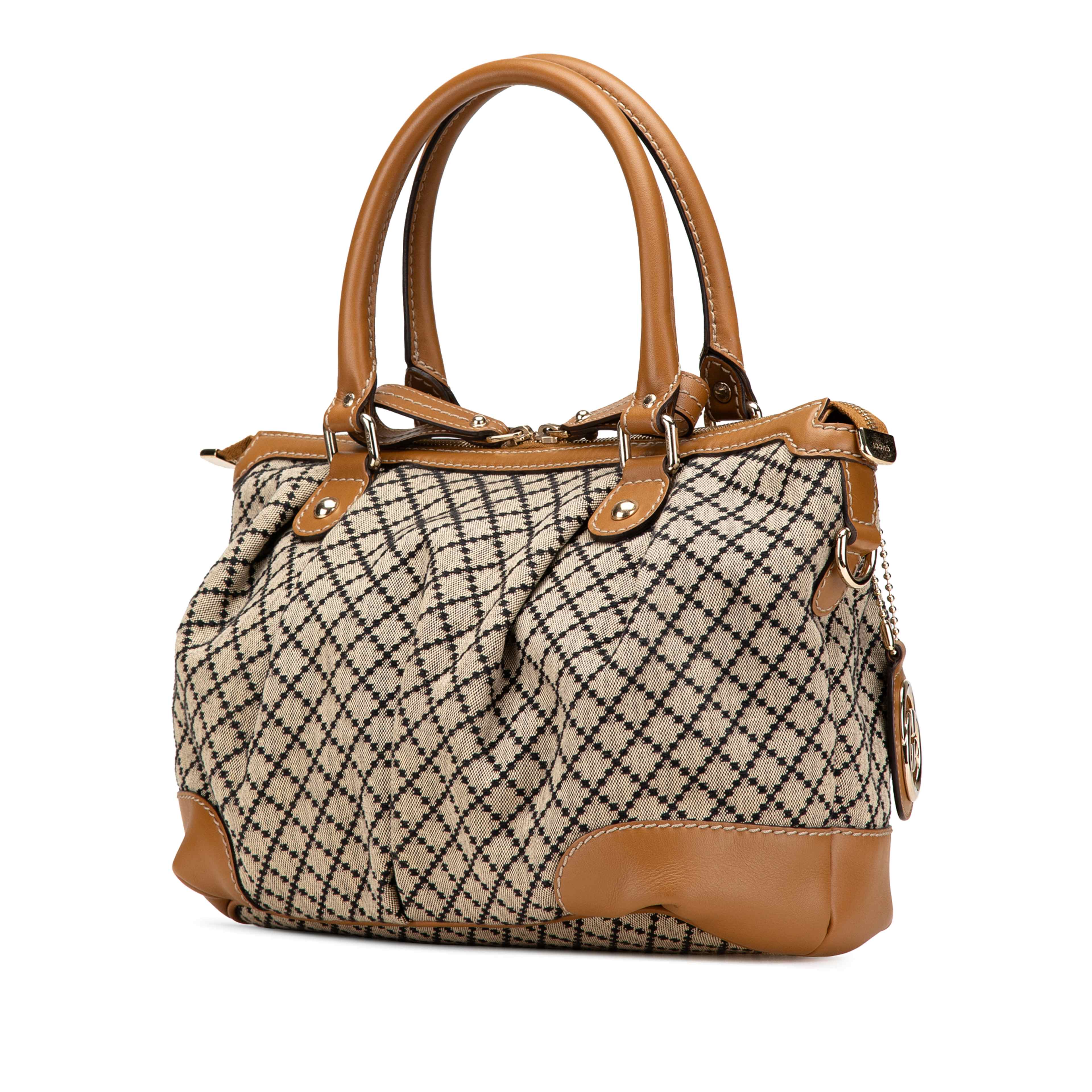 Gucci Diamante Canvas Sukey Satchel, från Luxclusif, i färgen beige. Klicka för att öppna bilden i stort format