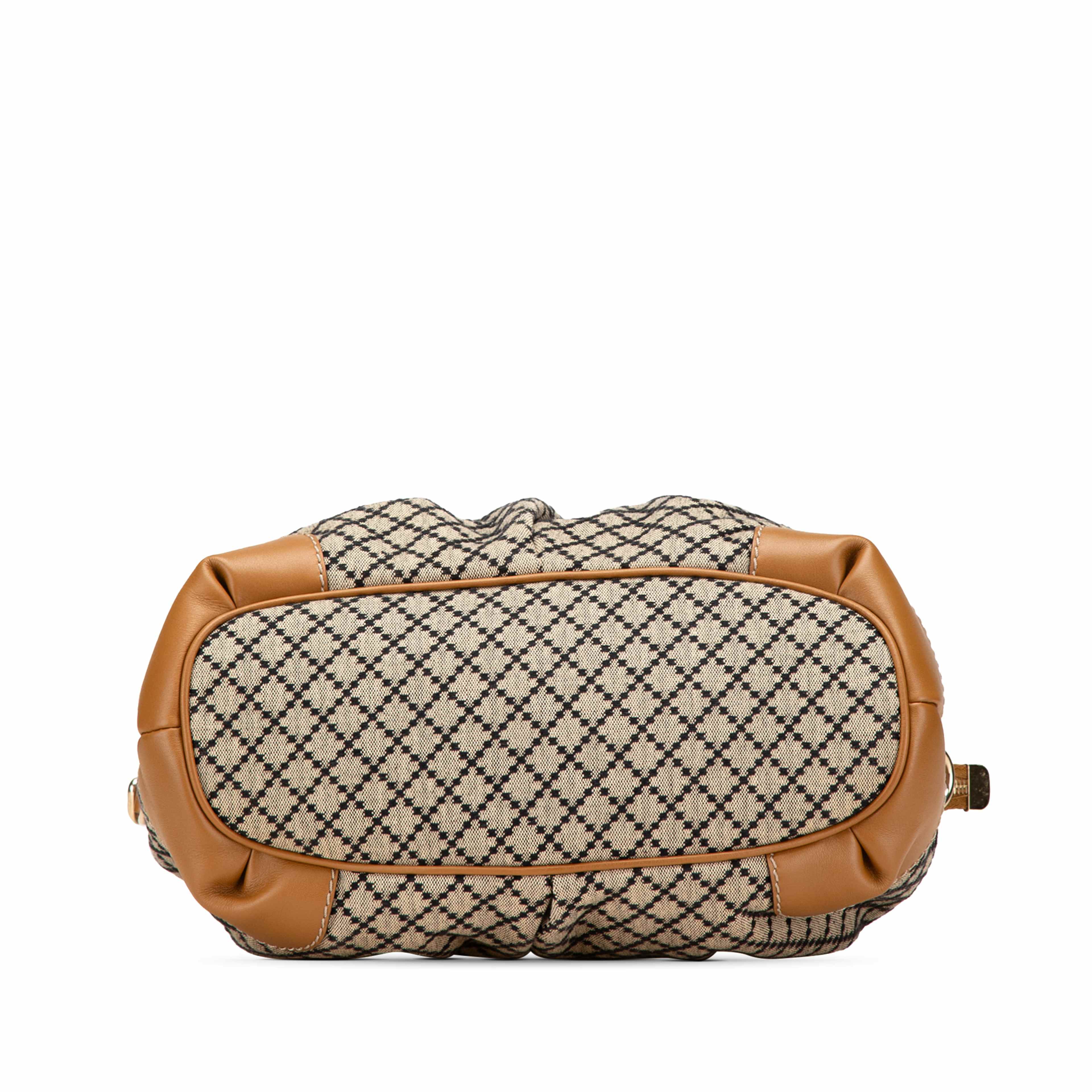 Gucci Diamante Canvas Sukey Satchel, från Luxclusif, i färgen beige. Klicka för att öppna bilden i stort format