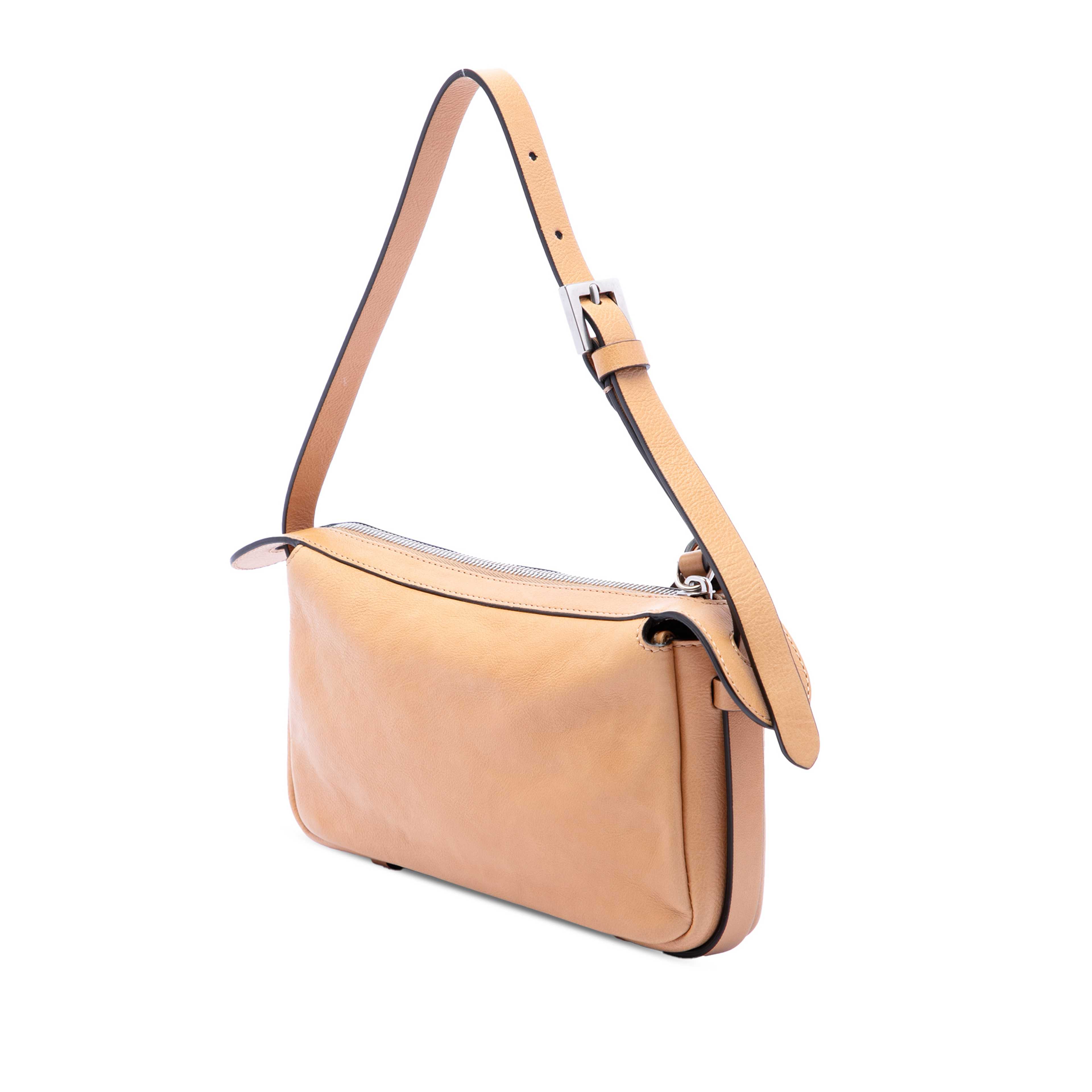 Fendi Mini Calfskin Simply Handbag, från Luxclusif, i färgen beige. Klicka för att öppna bilden i stort format