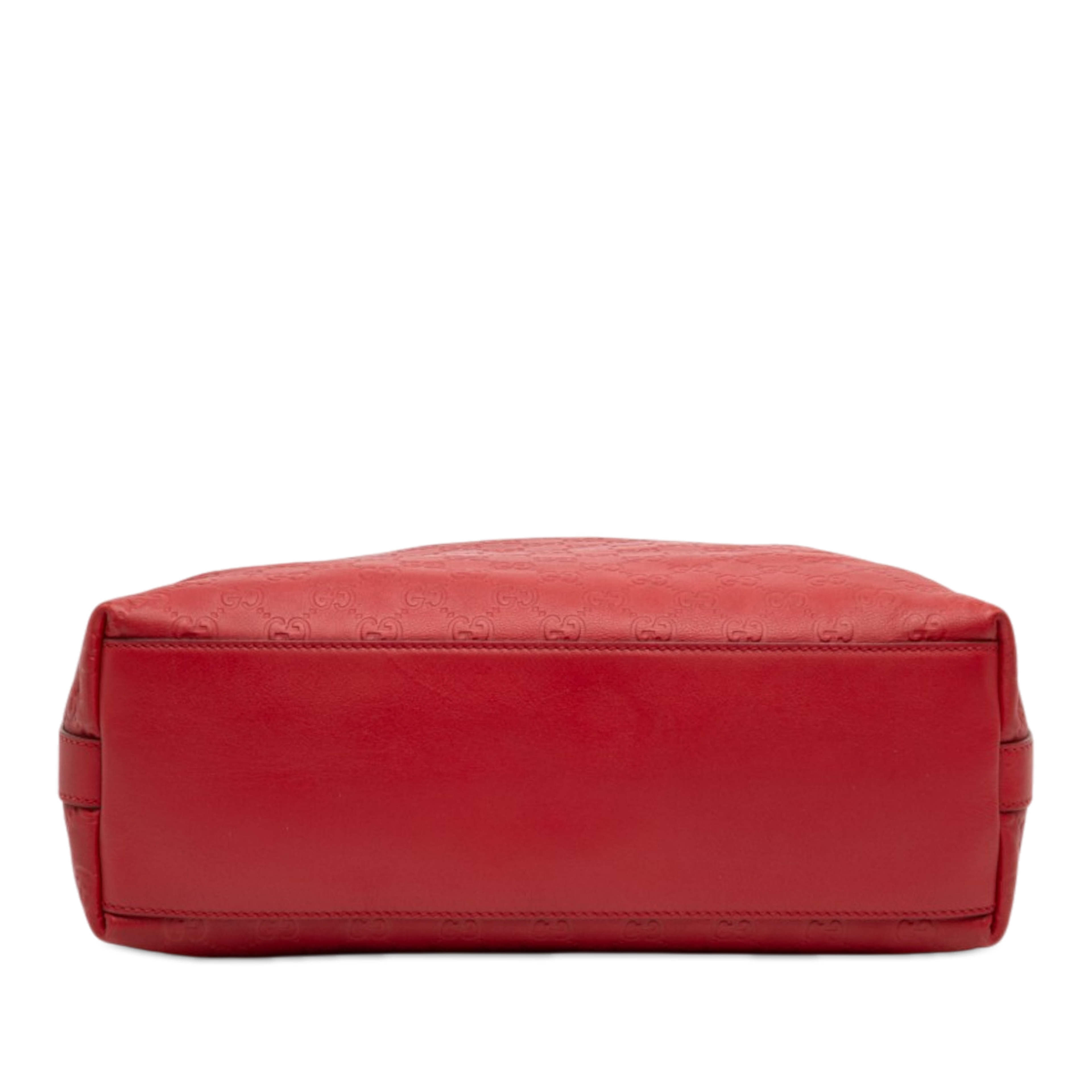 Gucci Small Guccissima Miss Gg Hobo, från Luxclusif, i färgen röd. Klicka för att öppna bilden i stort format