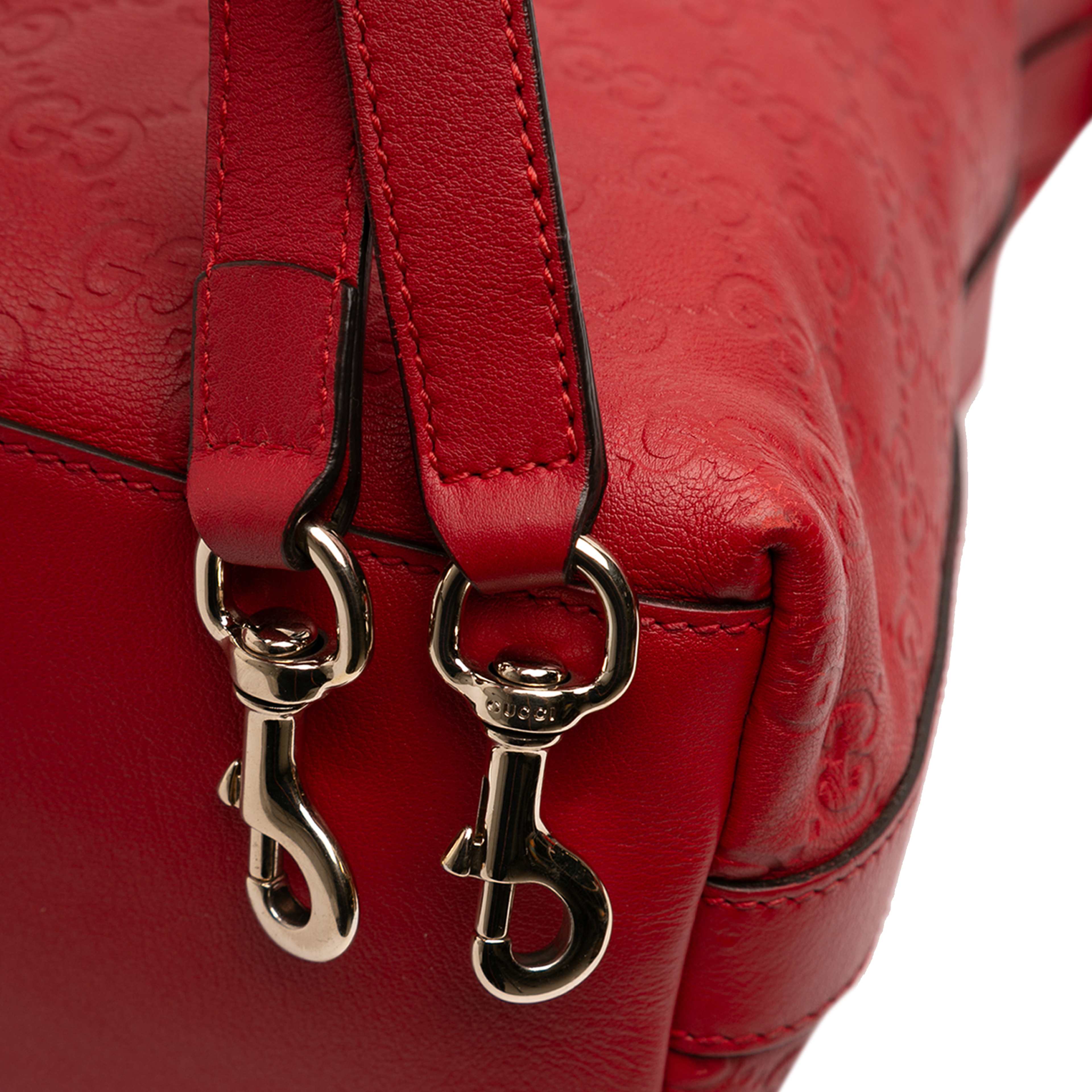 Gucci Small Guccissima Miss Gg Hobo, från Luxclusif, i färgen röd. Klicka för att öppna bilden i stort format