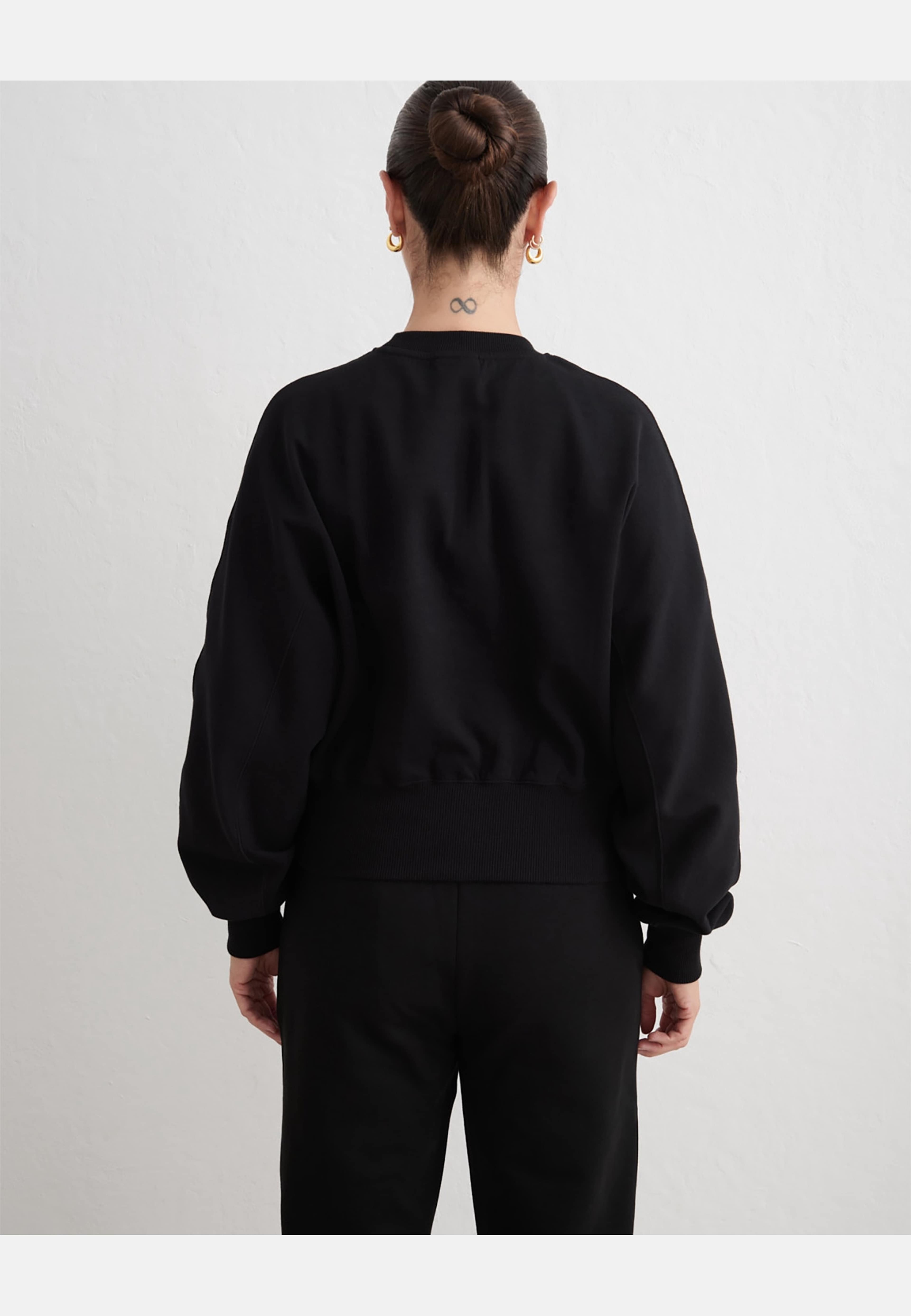 Sportif Sweatshirt, från aim'n, i färgen black. Klicka för att öppna bilden i stort format