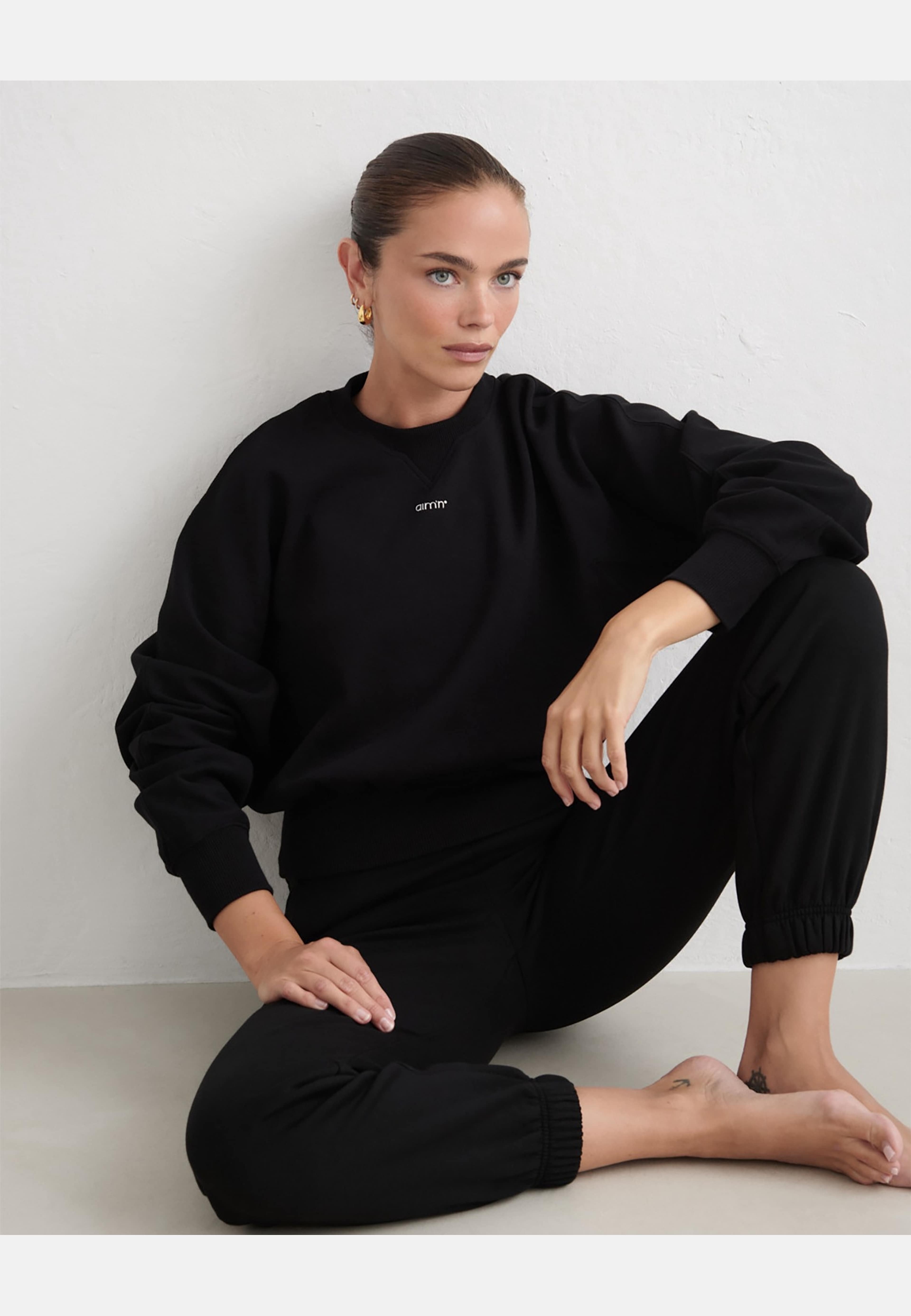 Sportif Sweatshirt, från aim'n, i färgen black. Klicka för att öppna bilden i stort format