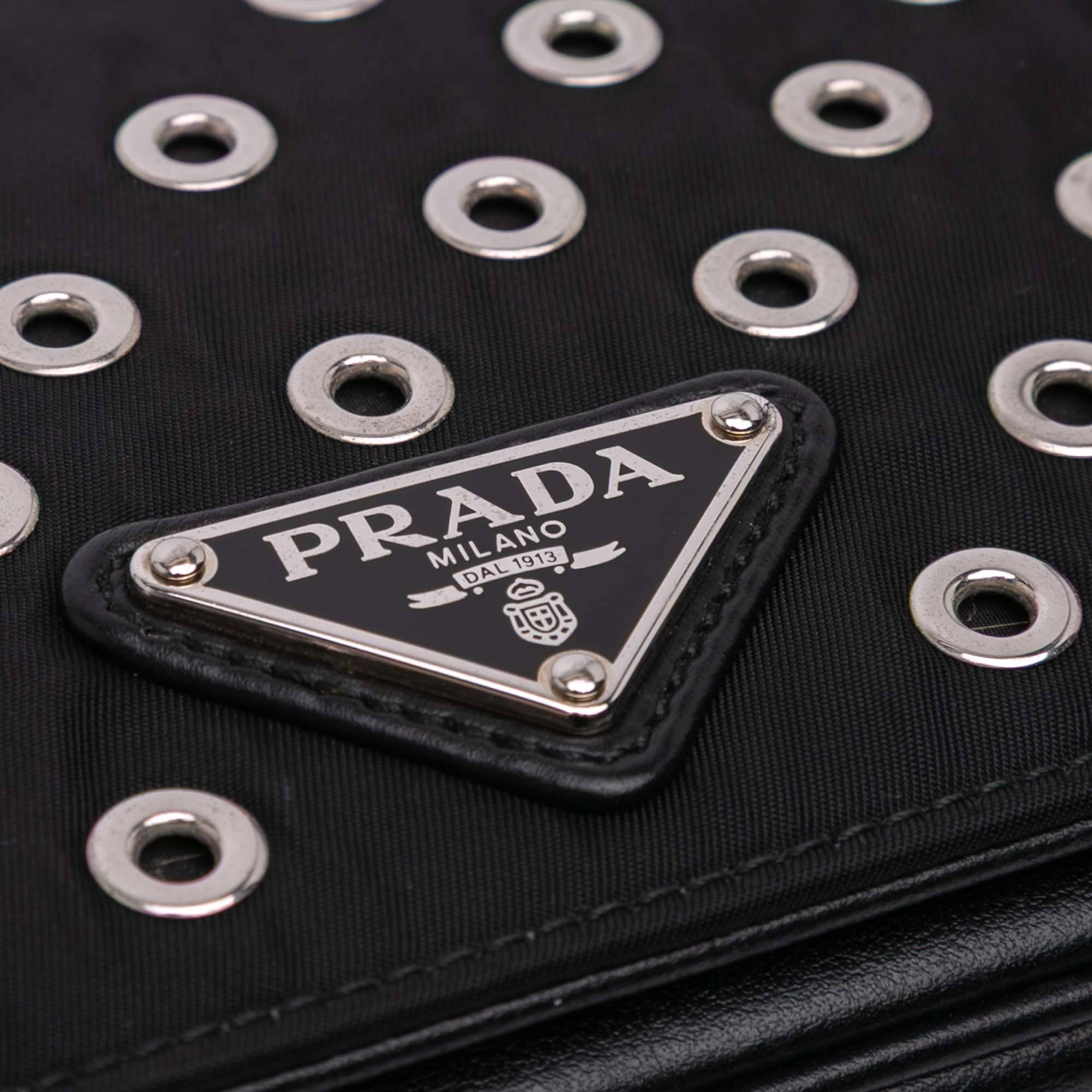 Prada Tessuto Grommet Crossbody, från Luxclusif, i färgen black. Klicka för att öppna bilden i stort format