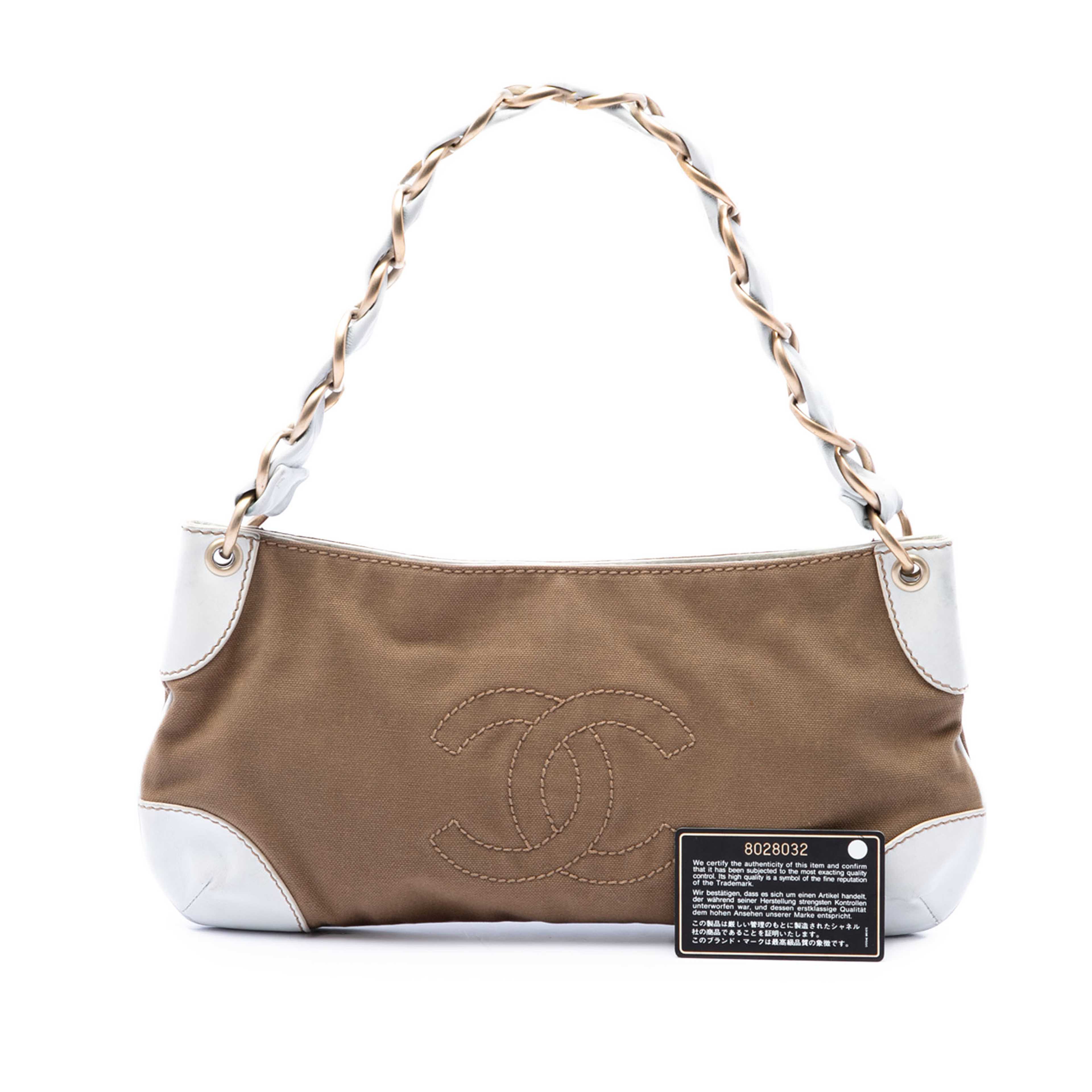 Chanel Canvas Olsen Shoulder Bag, från Luxclusif, i färgen brun. Klicka för att öppna bilden i stort format
