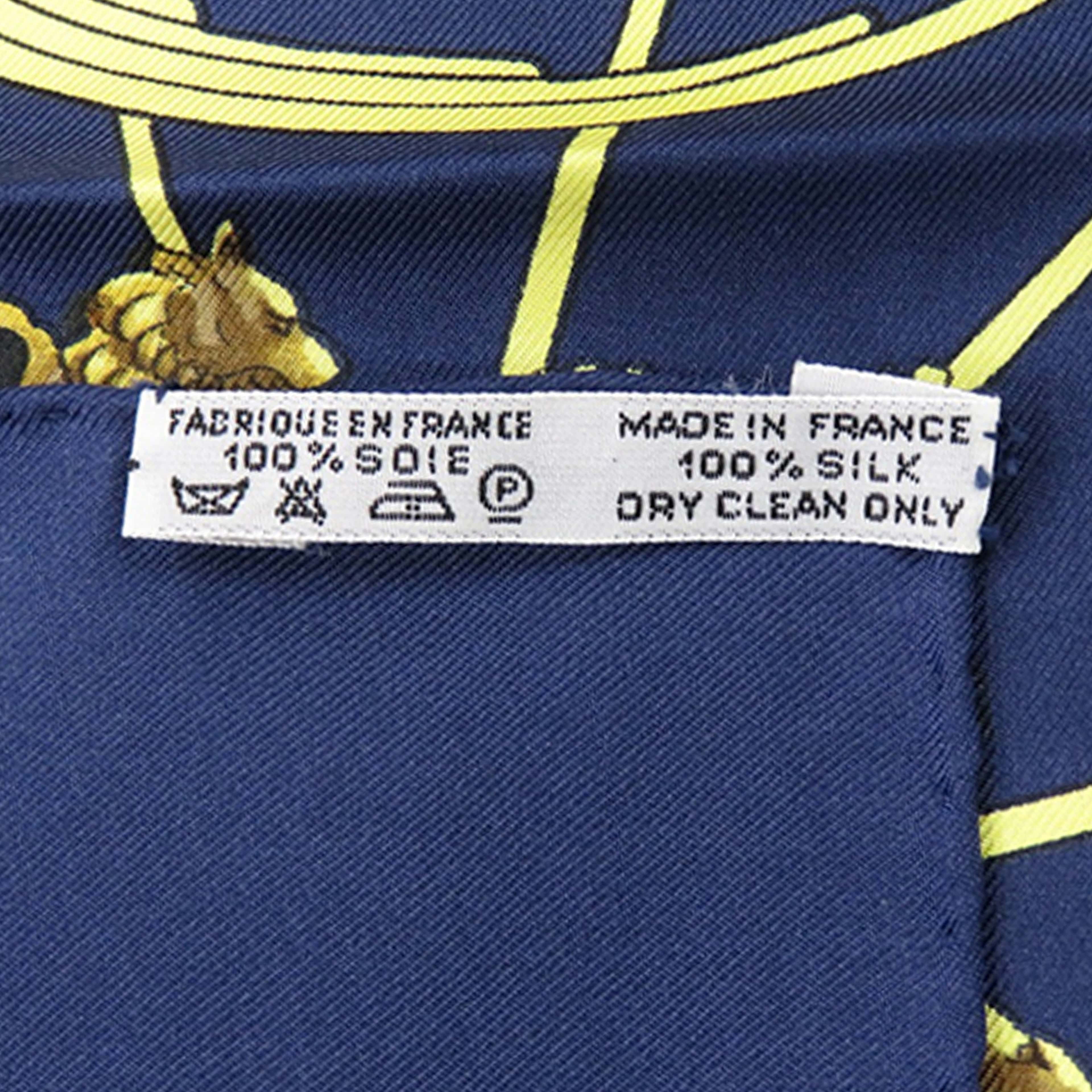 Hermès Springs Silk Scarf 90, från Luxclusif, i färgen navy. Klicka för att öppna bilden i stort format