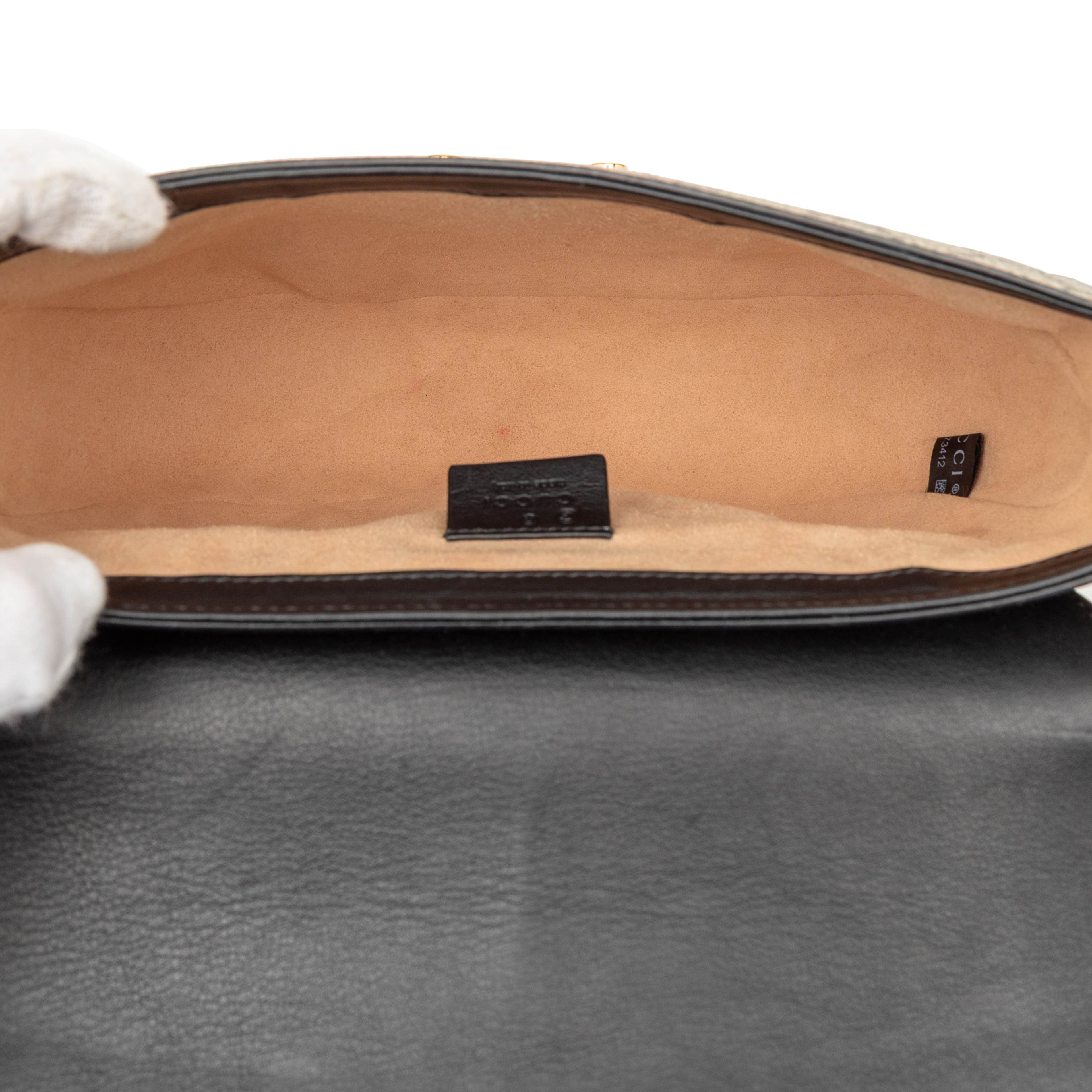 Gucci Gg Supreme Web Padlock Crossbody, från Luxclusif, i färgen beige. Klicka för att öppna bilden i stort format