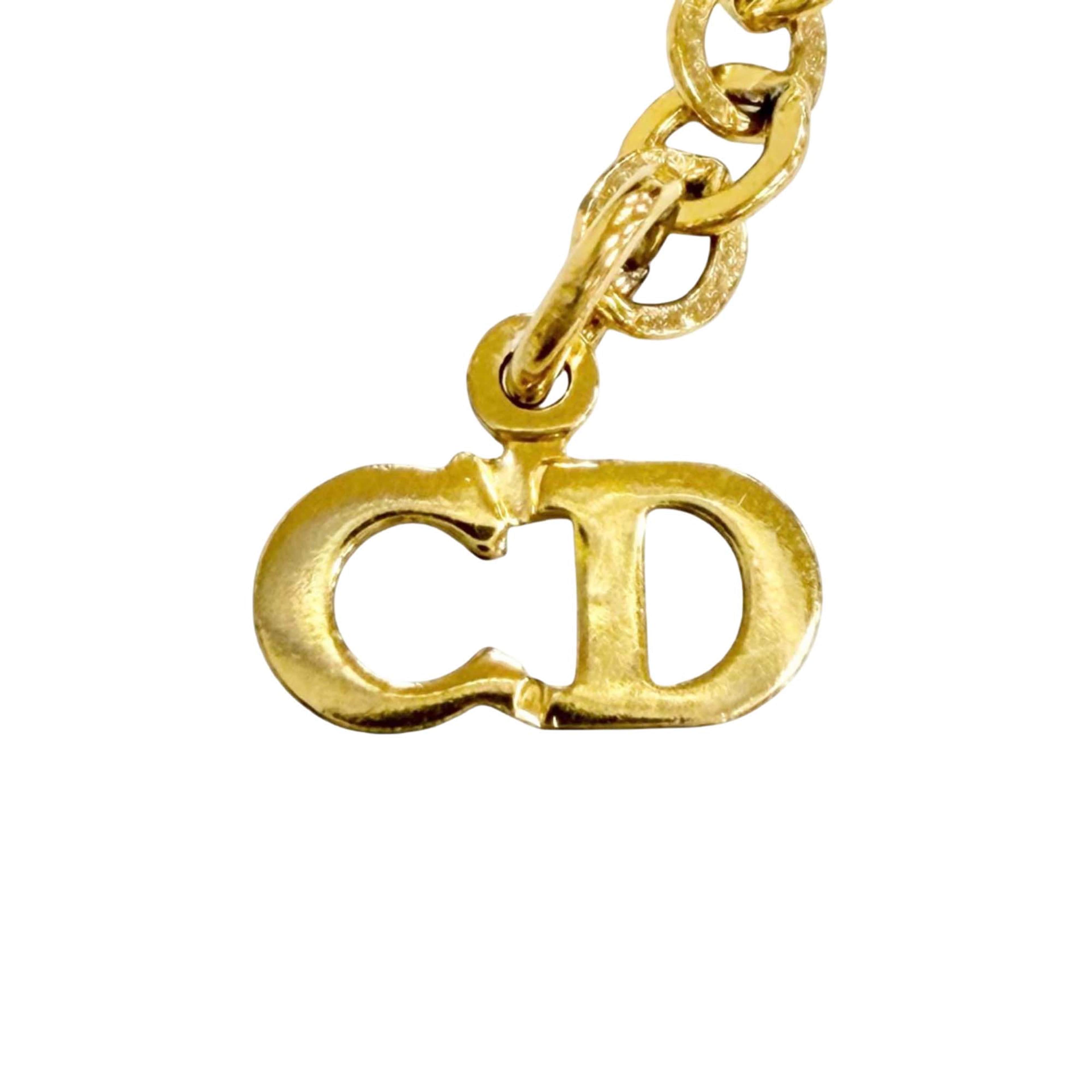 Dior Gold Plated Strass Cd Logo Pendant Necklace, från Luxclusif, i färgen guld. Klicka för att öppna bilden i stort format