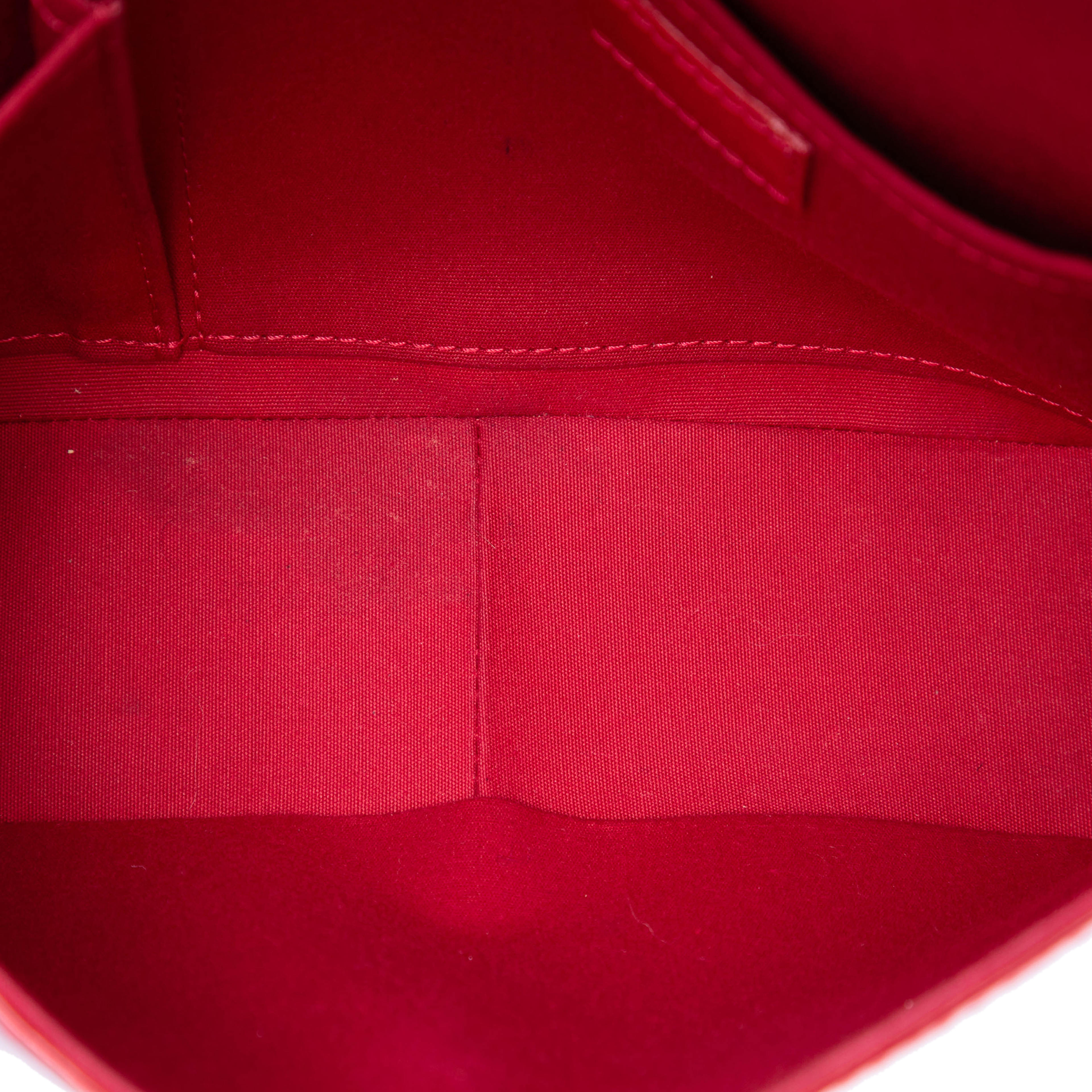 Louis Vuitton Monogram Vernis Rodeo Drive, från Luxclusif, i färgen red. Klicka för att öppna bilden i stort format
