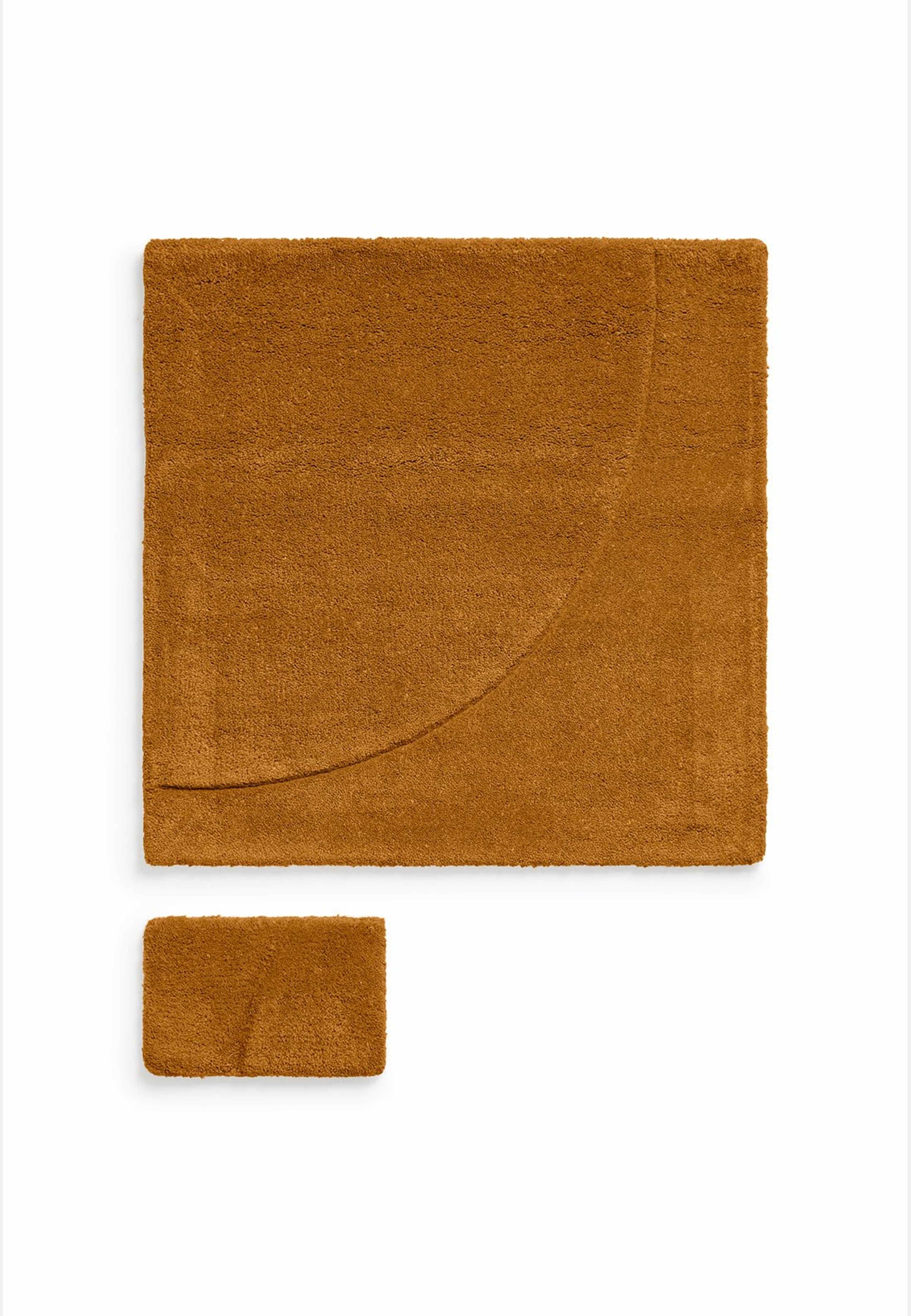 Residue Dark Ochre, från Layered, i färgen dark ochre. Klicka för att öppna bilden i stort format