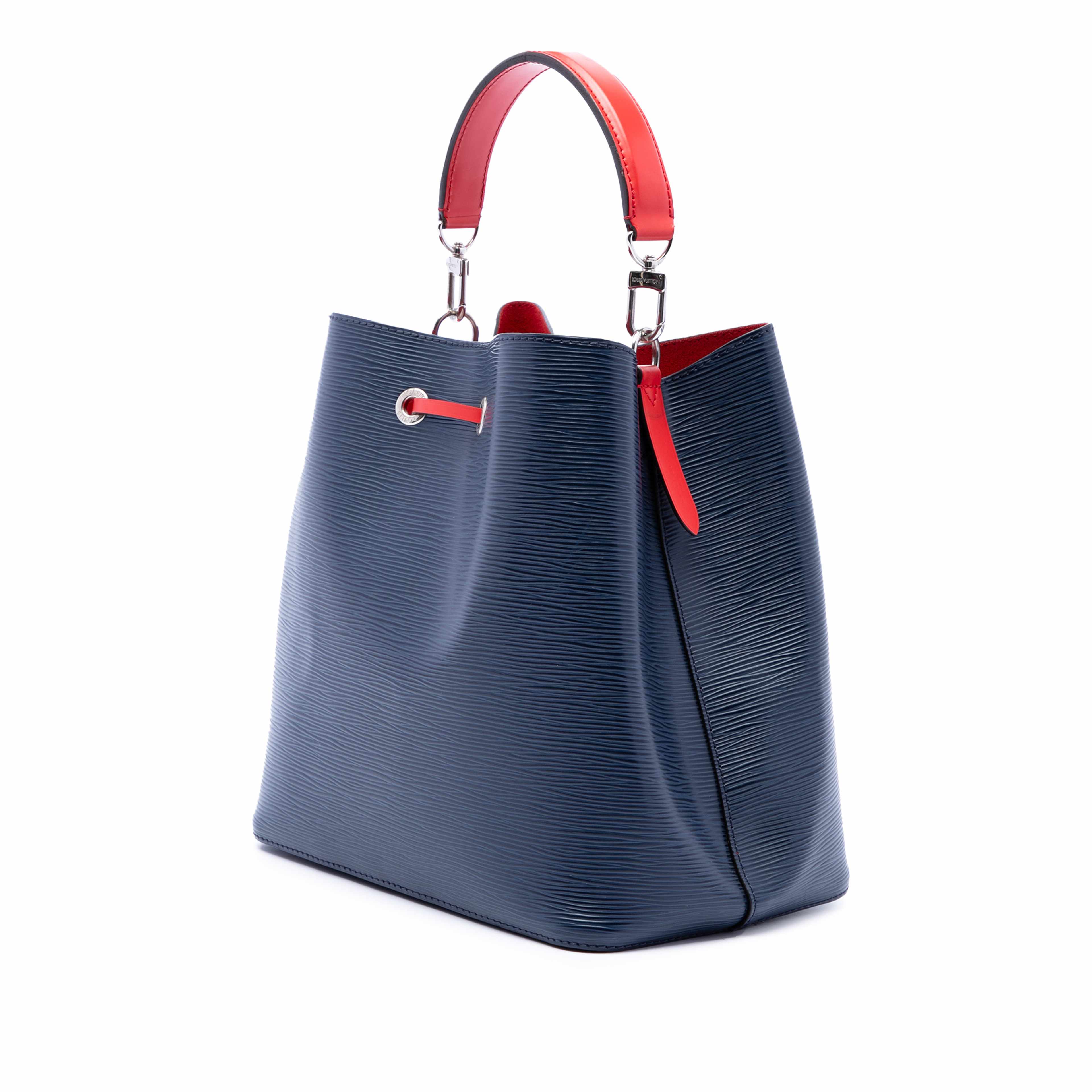 Louis Vuitton Epi Neonoe Mm, från Luxclusif, i färgen blå. Klicka för att öppna bilden i stort format