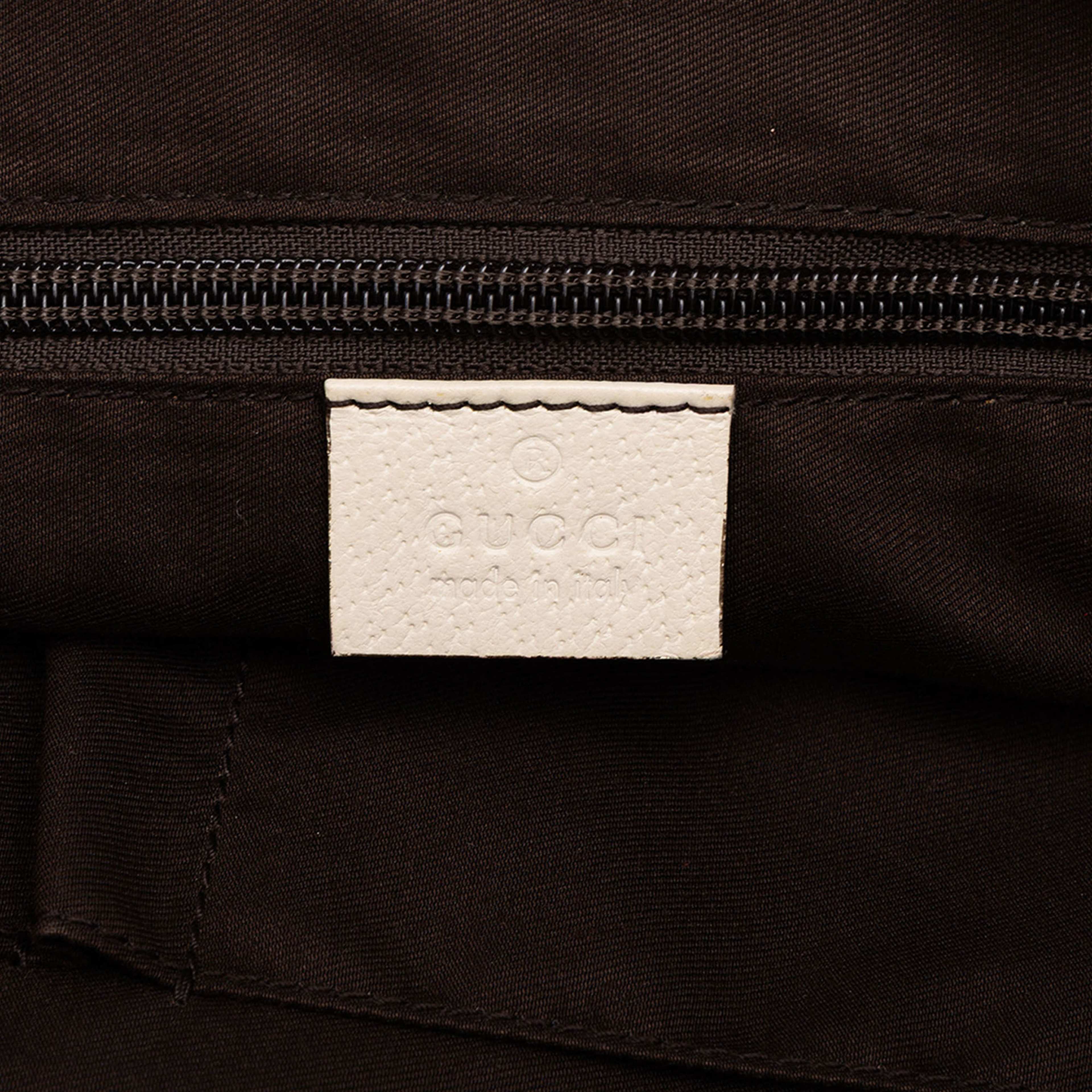 Gucci Gg Canvas Crossbody, från Luxclusif, i färgen beige. Klicka för att öppna bilden i stort format