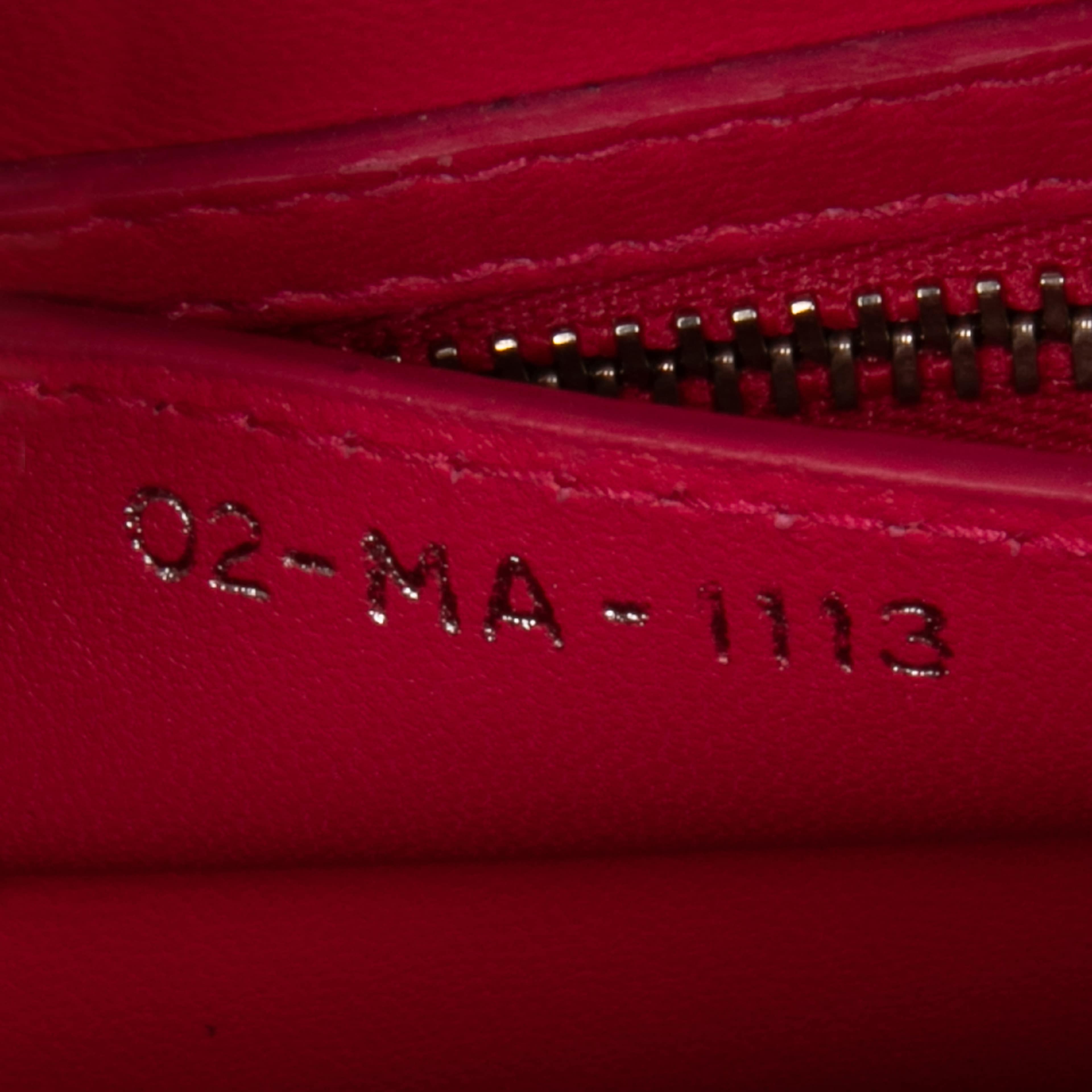 Dior Medium Woven Raffia Lady Dior, från Luxclusif, i färgen beige. Klicka för att öppna bilden i stort format