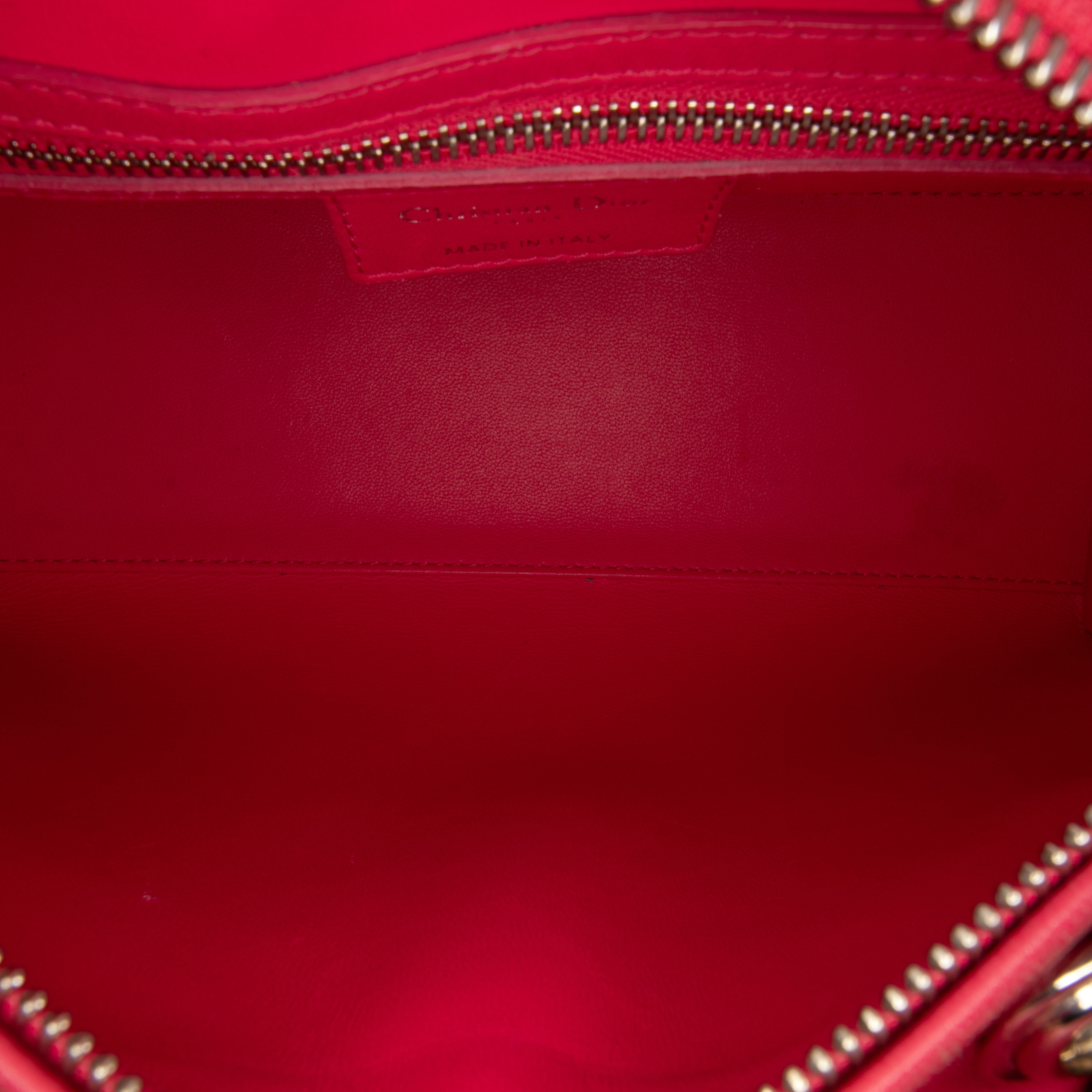 Dior Medium Woven Raffia Lady Dior, från Luxclusif, i färgen beige. Klicka för att öppna bilden i stort format