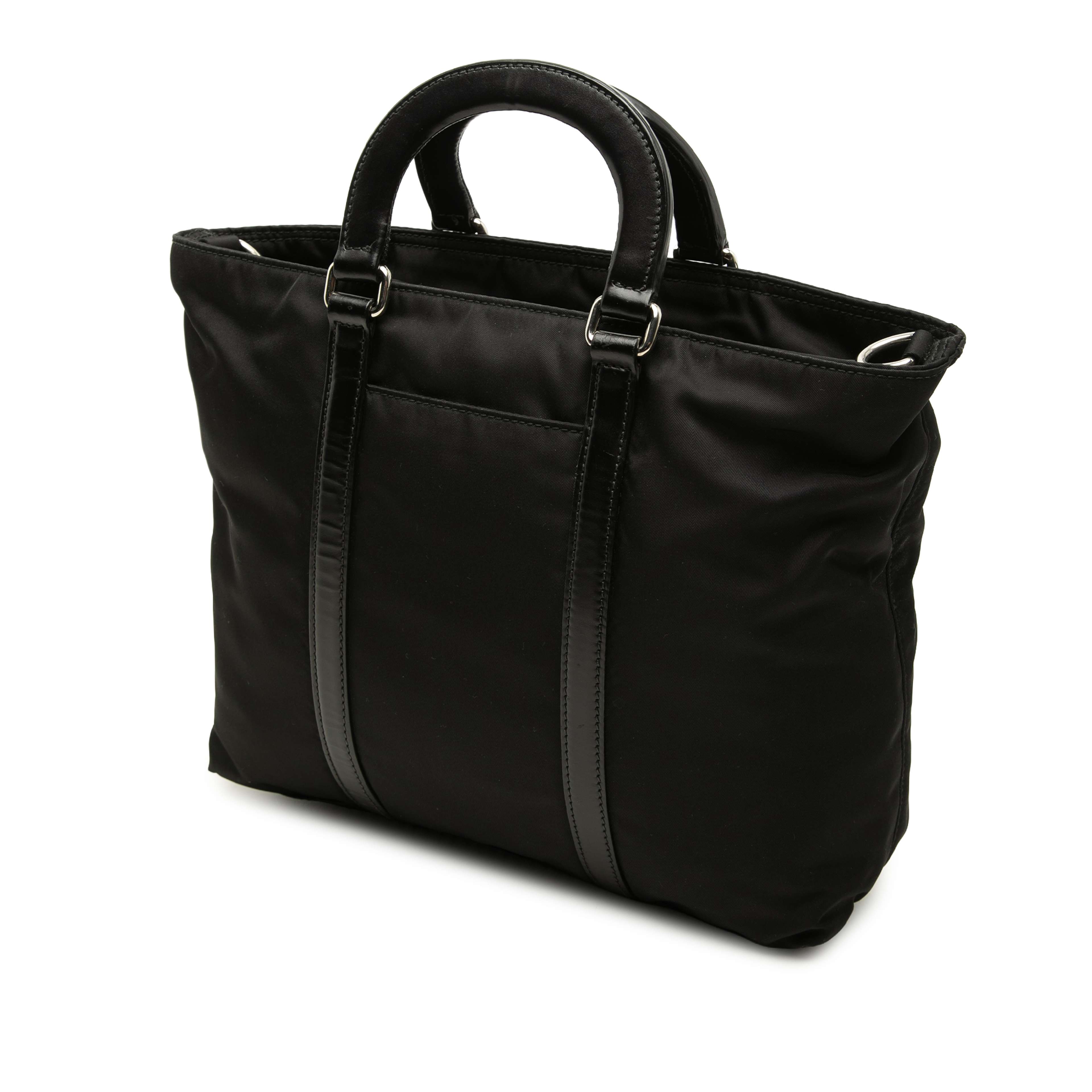 Prada Tessuto Satchel, från Luxclusif, i färgen svart. Klicka för att öppna bilden i stort format