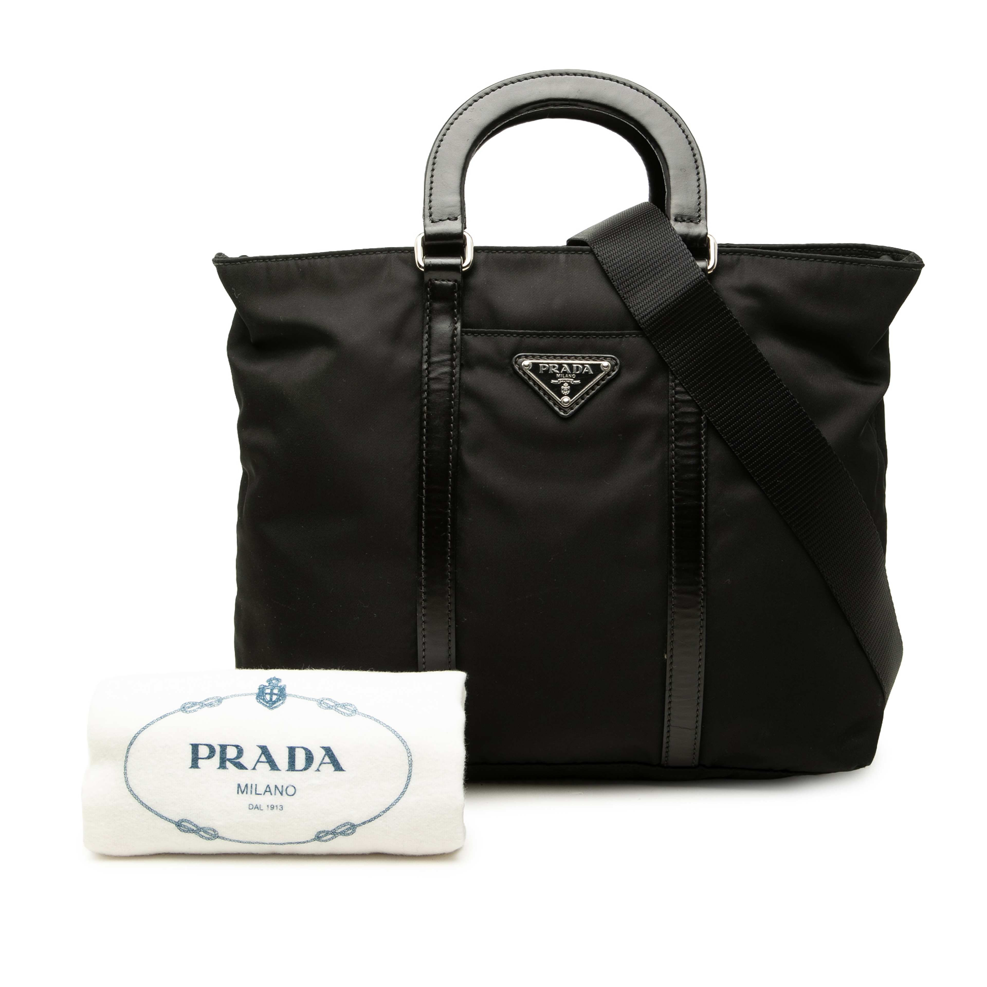 Prada Tessuto Satchel, från Luxclusif, i färgen svart. Klicka för att öppna bilden i stort format