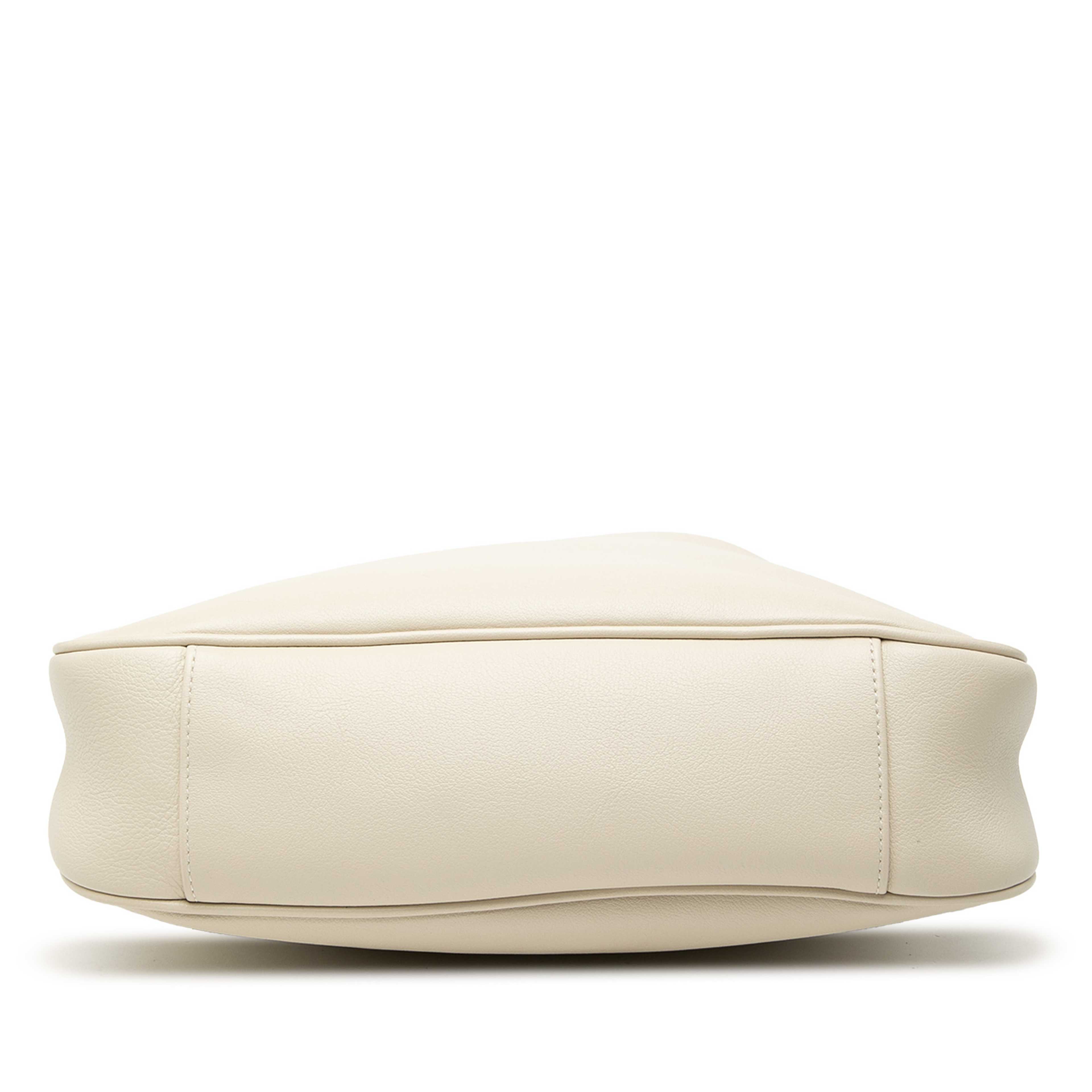 Gucci Medium Leather Bamboo Diana Satchel, från Luxclusif, i färgen white. Klicka för att öppna bilden i stort format