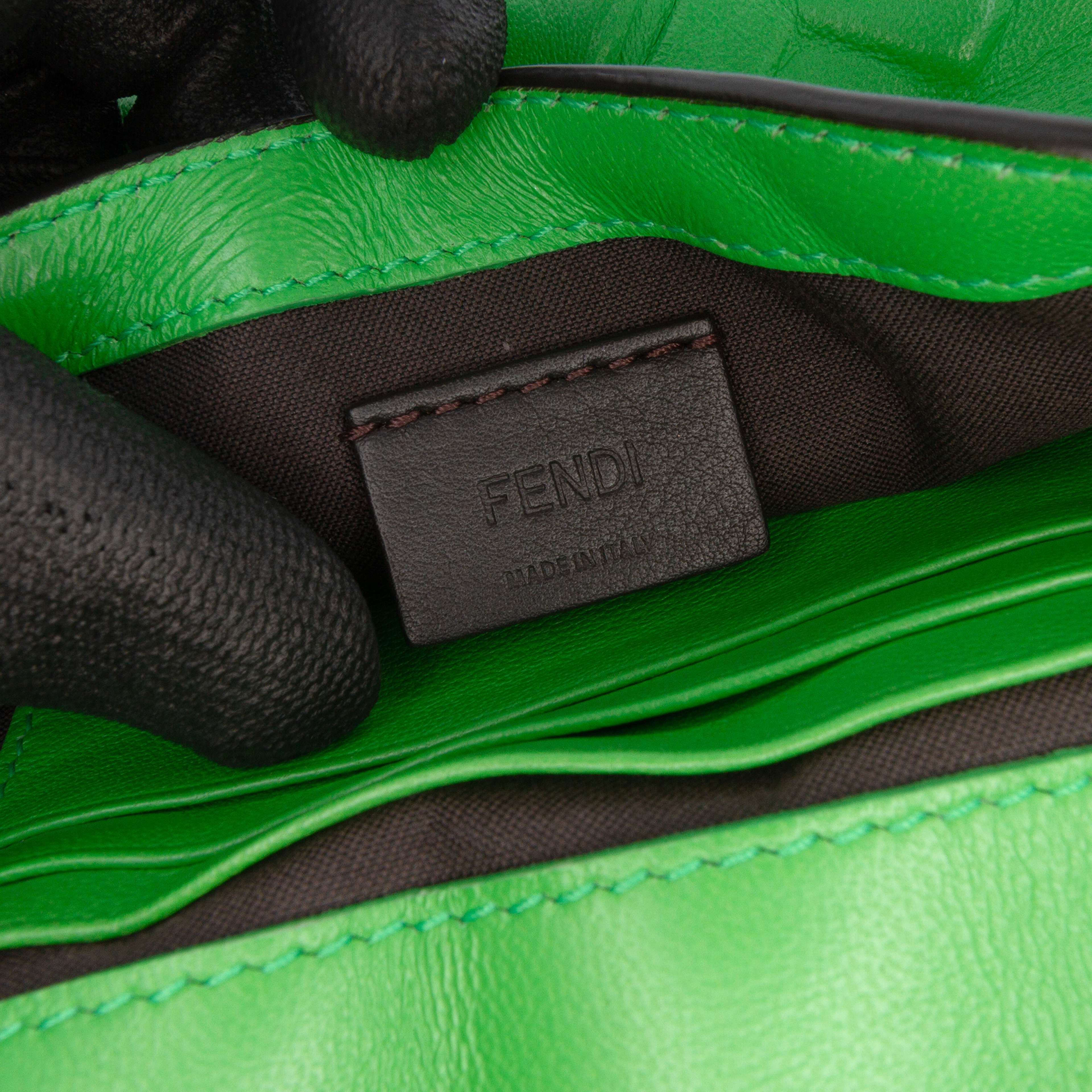 Fendi Mini Zucca Embossed Leather Baguette Satchel, från Luxclusif, i färgen lime. Klicka för att öppna bilden i stort format