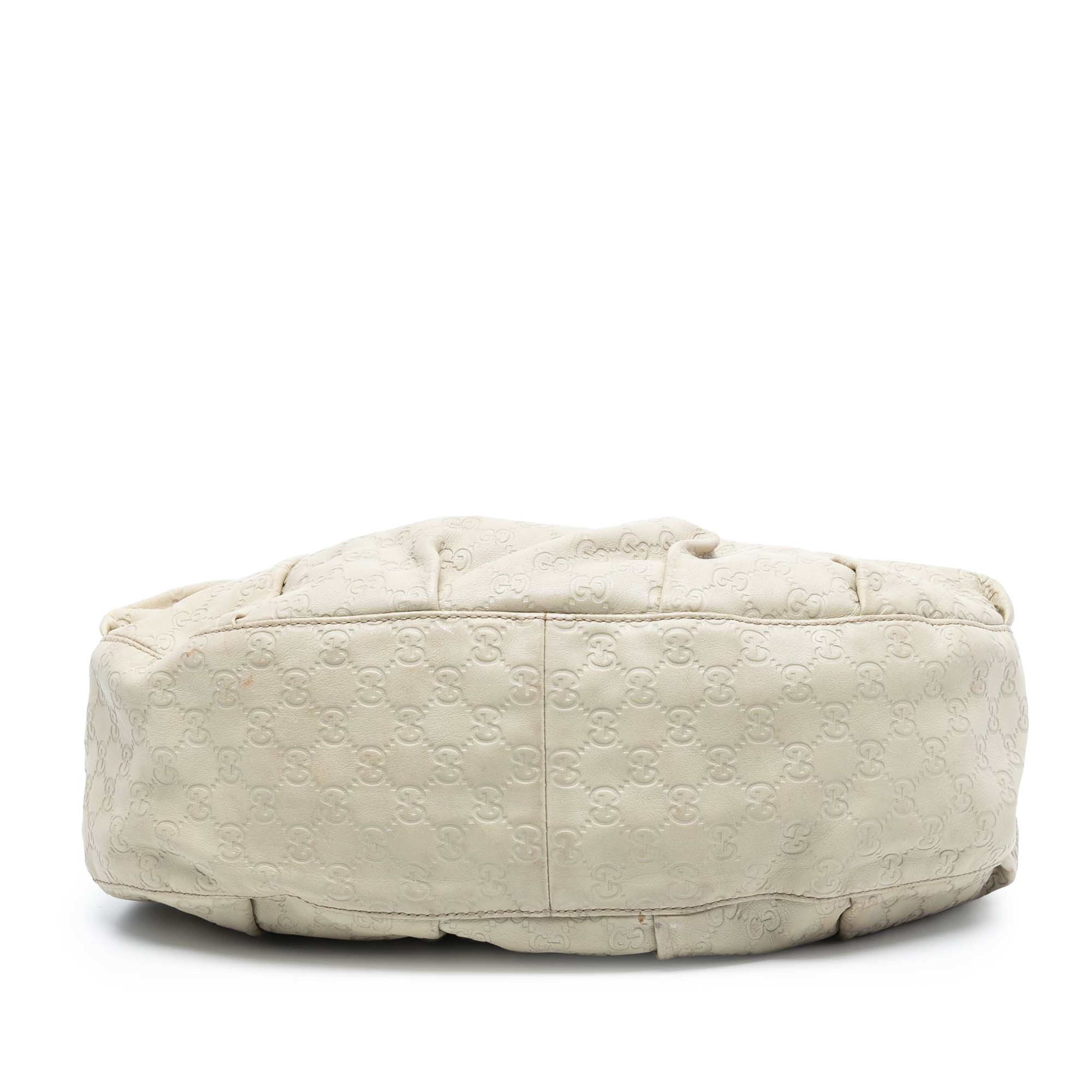 Gucci Guccissima Icon Bit Satchel, från Luxclusif, i färgen white. Klicka för att öppna bilden i stort format