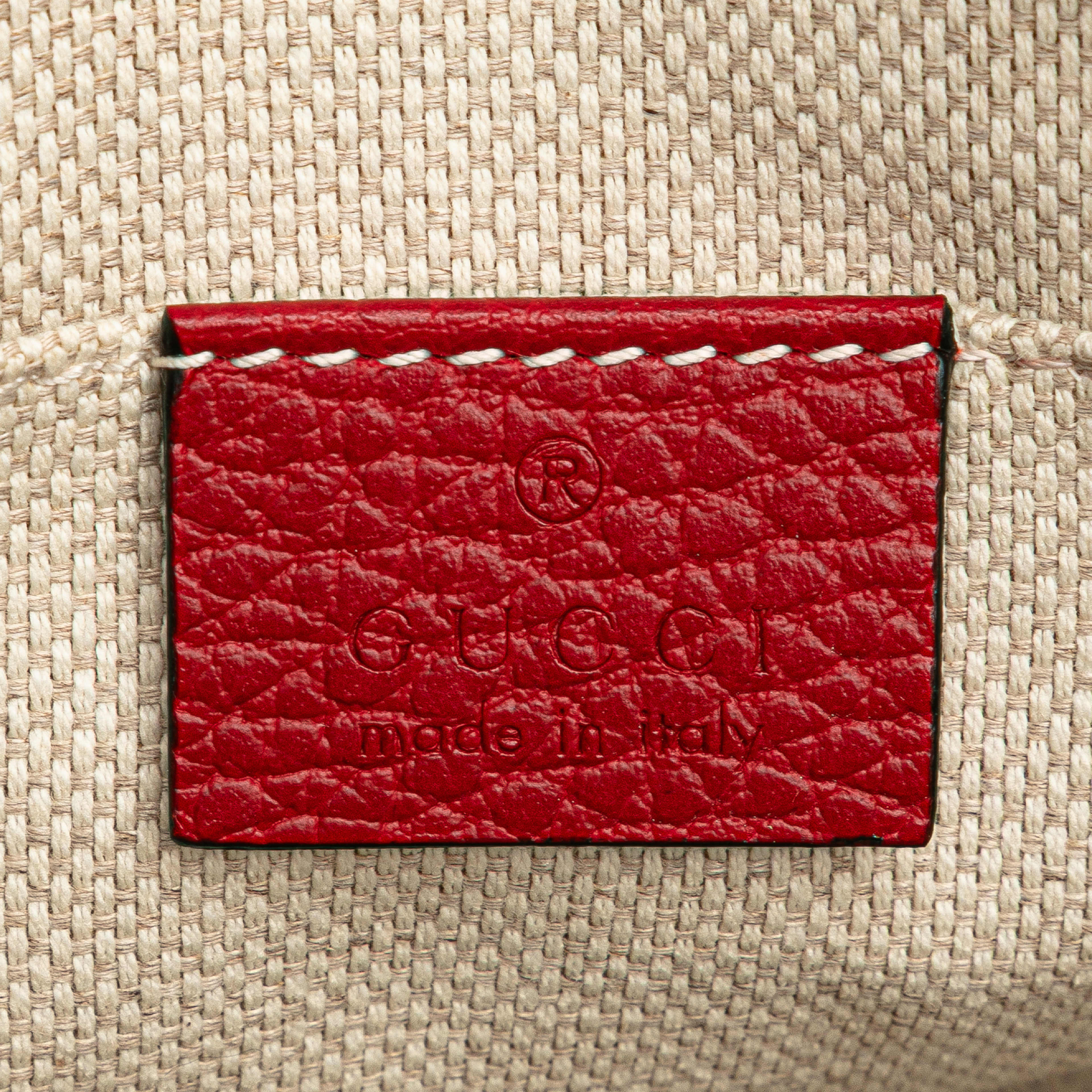 Gucci Small Bicolor Leather Soho Disco Crossbody, från Luxclusif, i färgen pink. Klicka för att öppna bilden i stort format