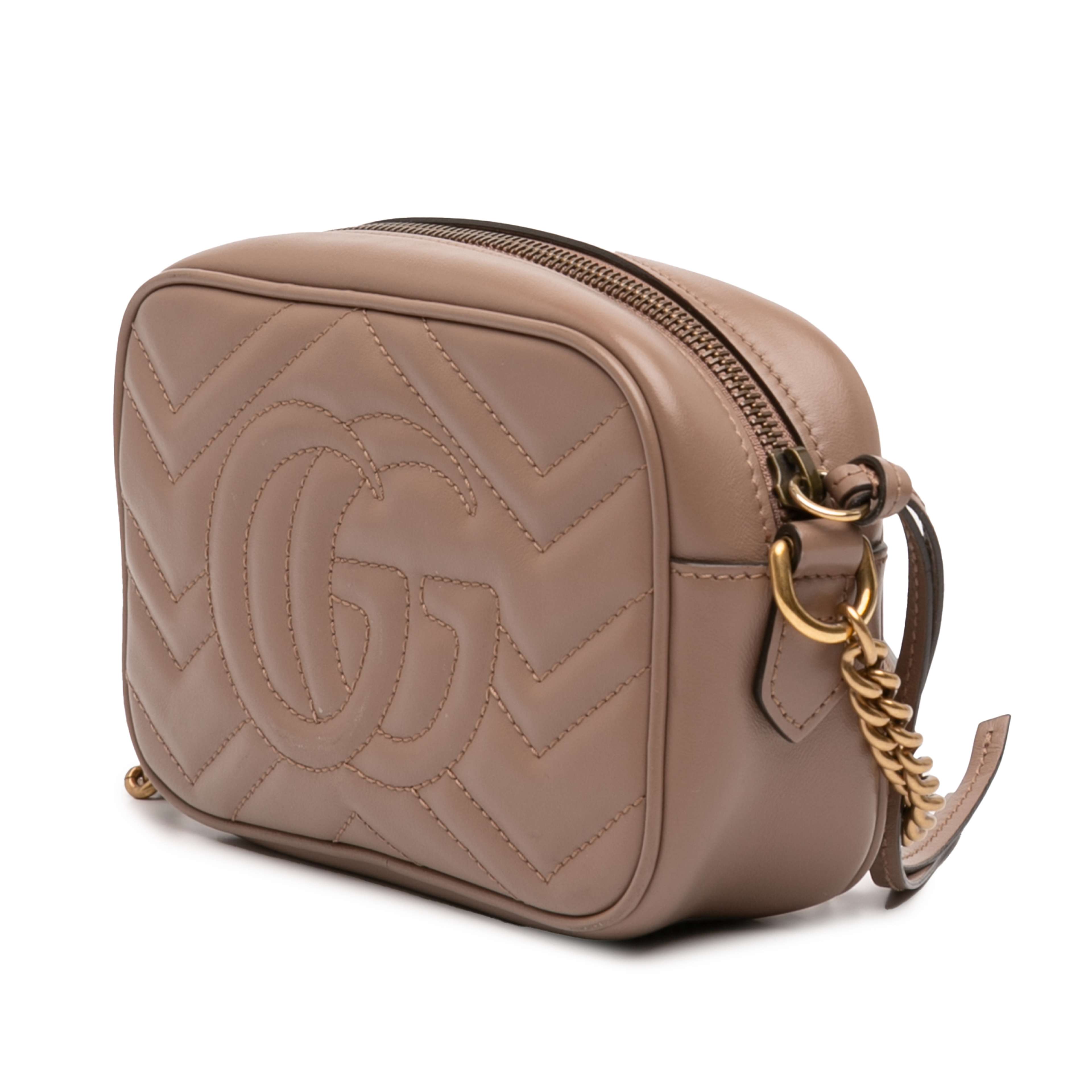 Gucci Mini Gg Marmont Matelasse Leather Crossbody, från Luxclusif, i färgen nude. Klicka för att öppna bilden i stort format