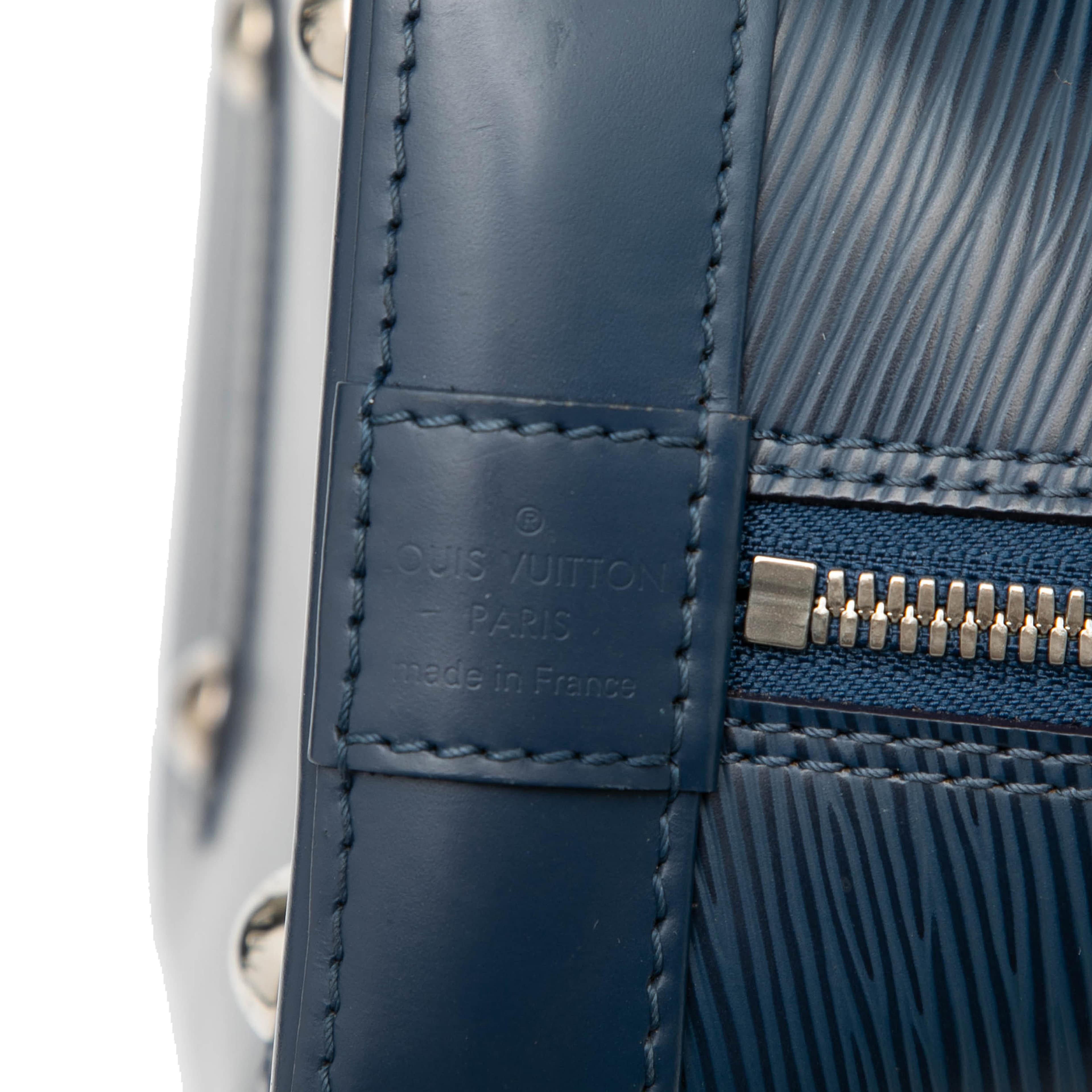 Louis Vuitton Epi Alma Pm, från Luxclusif, i färgen navy. Klicka för att öppna bilden i stort format