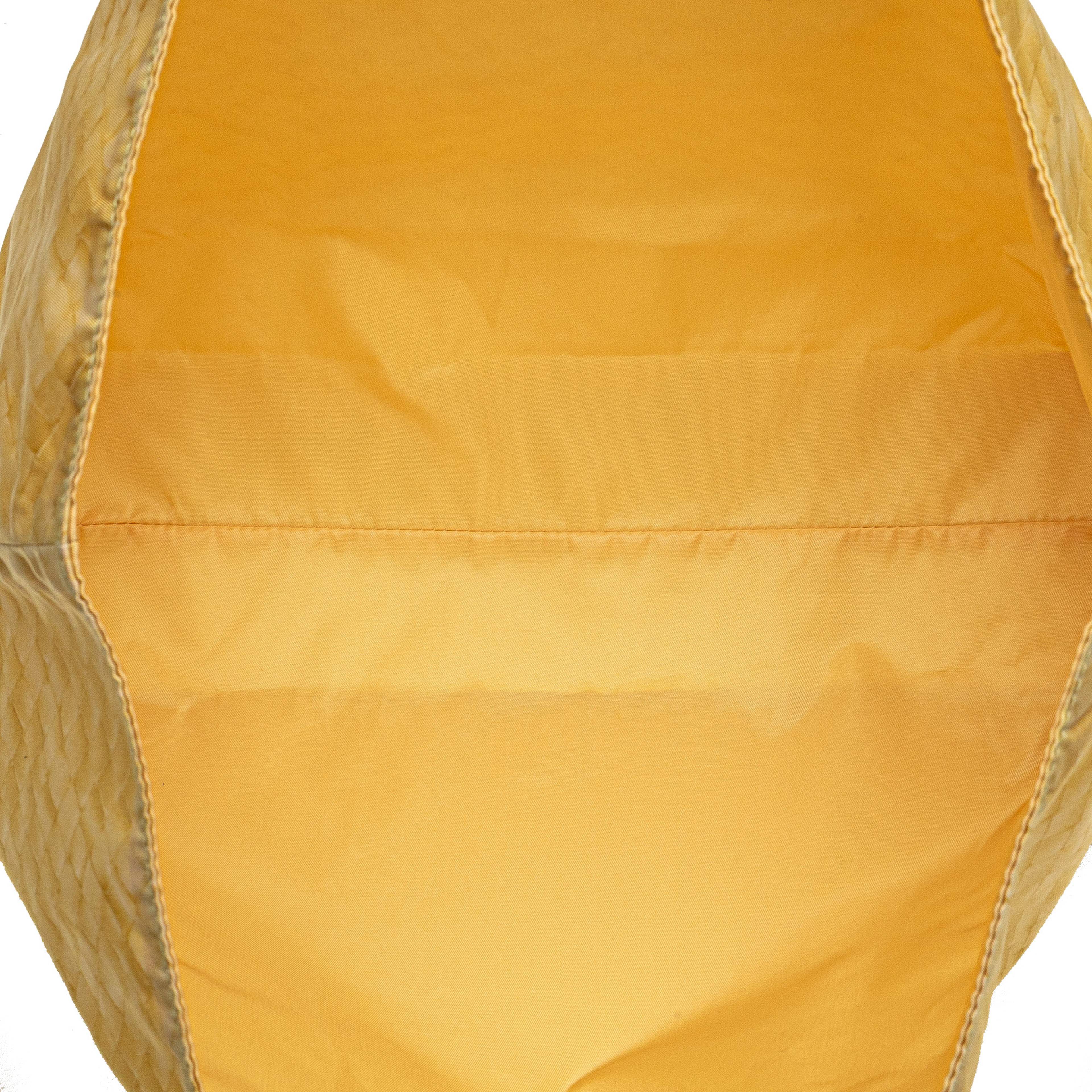 Bottega Veneta Nylon Intrecciolusion Tote, från Luxclusif, i färgen yellow. Klicka för att öppna bilden i stort format