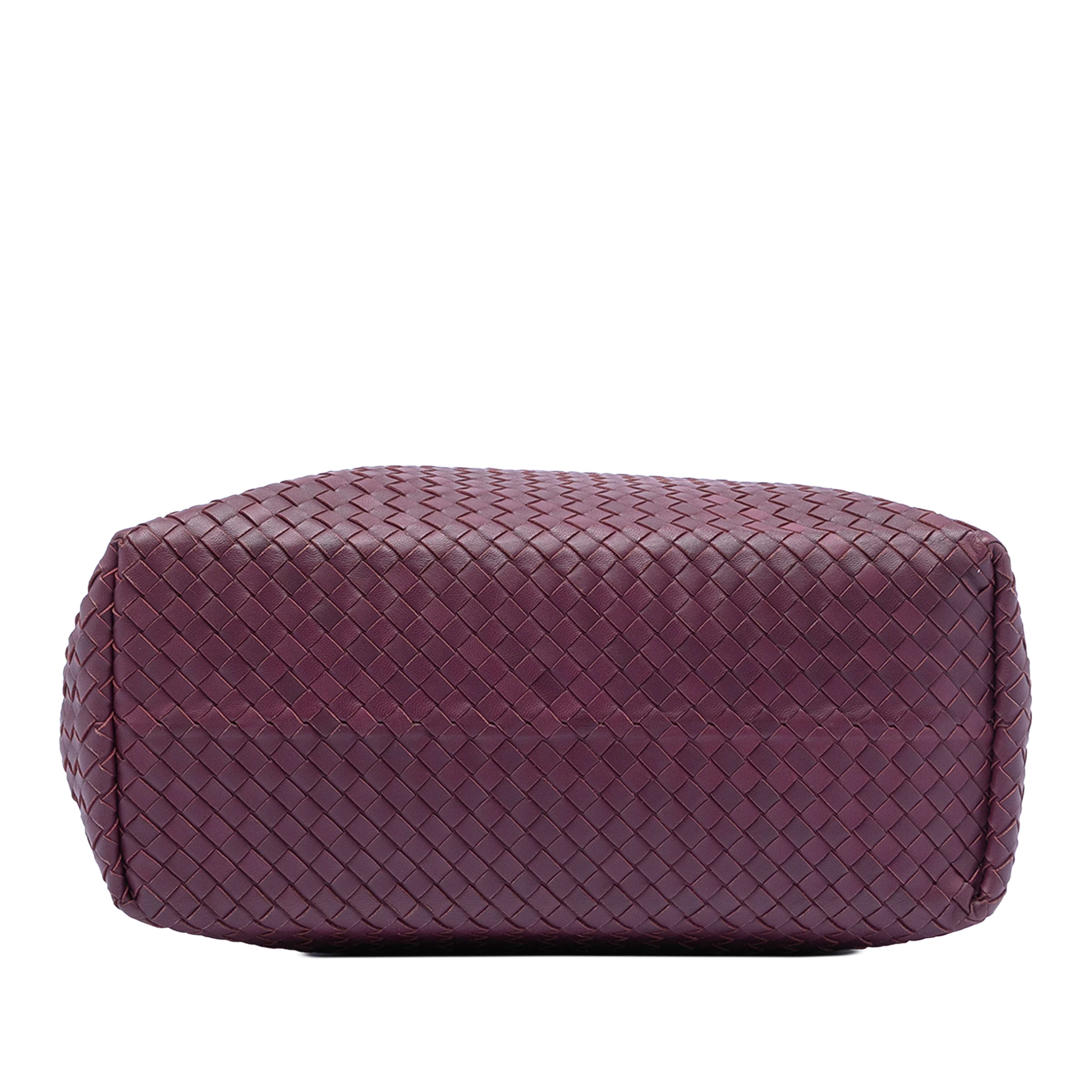 Bottega Veneta Nappa Intrecciato Belted Tote, från Luxclusif, i färgen violet. Klicka för att öppna bilden i stort format