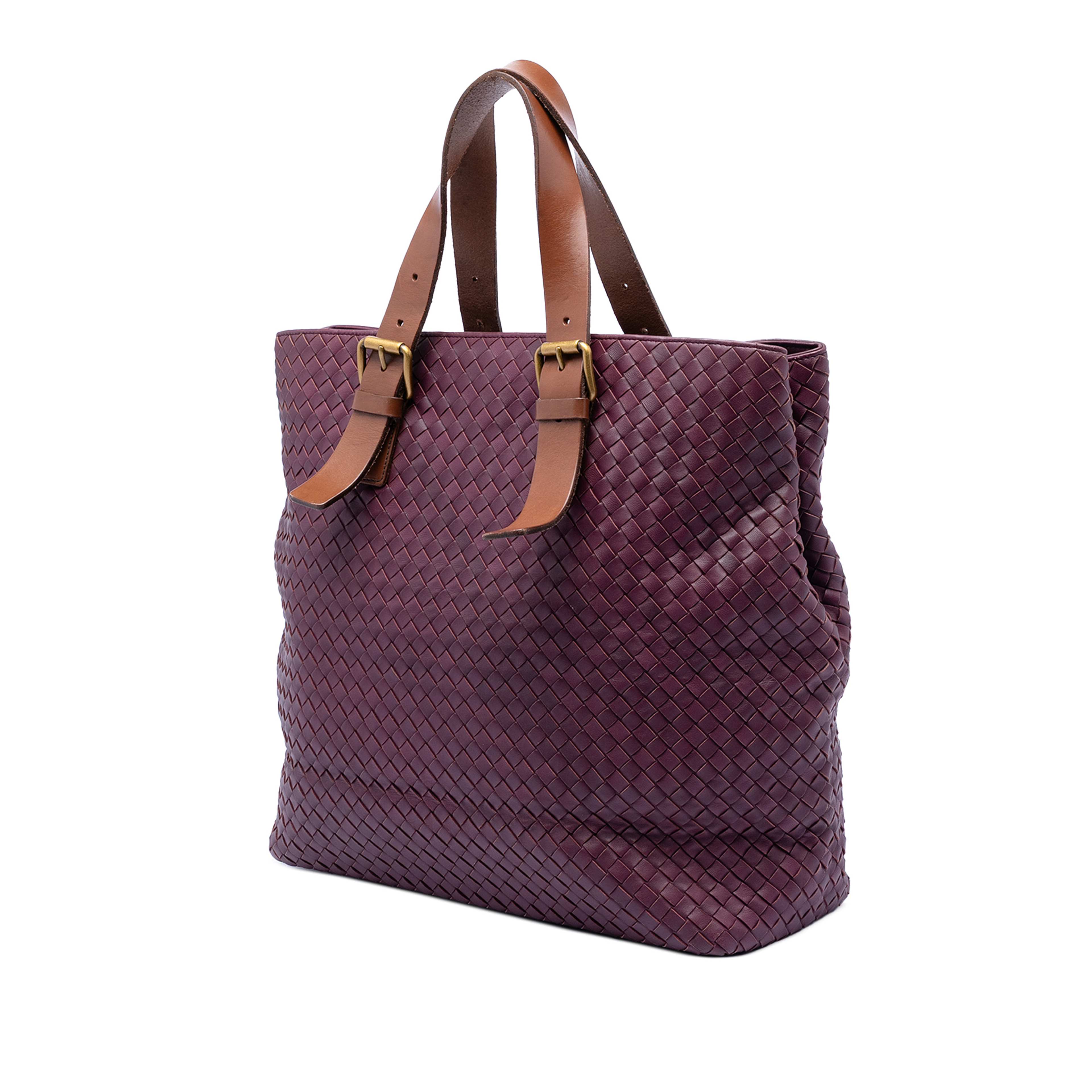 Bottega Veneta Nappa Intrecciato Belted Tote, från Luxclusif, i färgen violet. Klicka för att öppna bilden i stort format