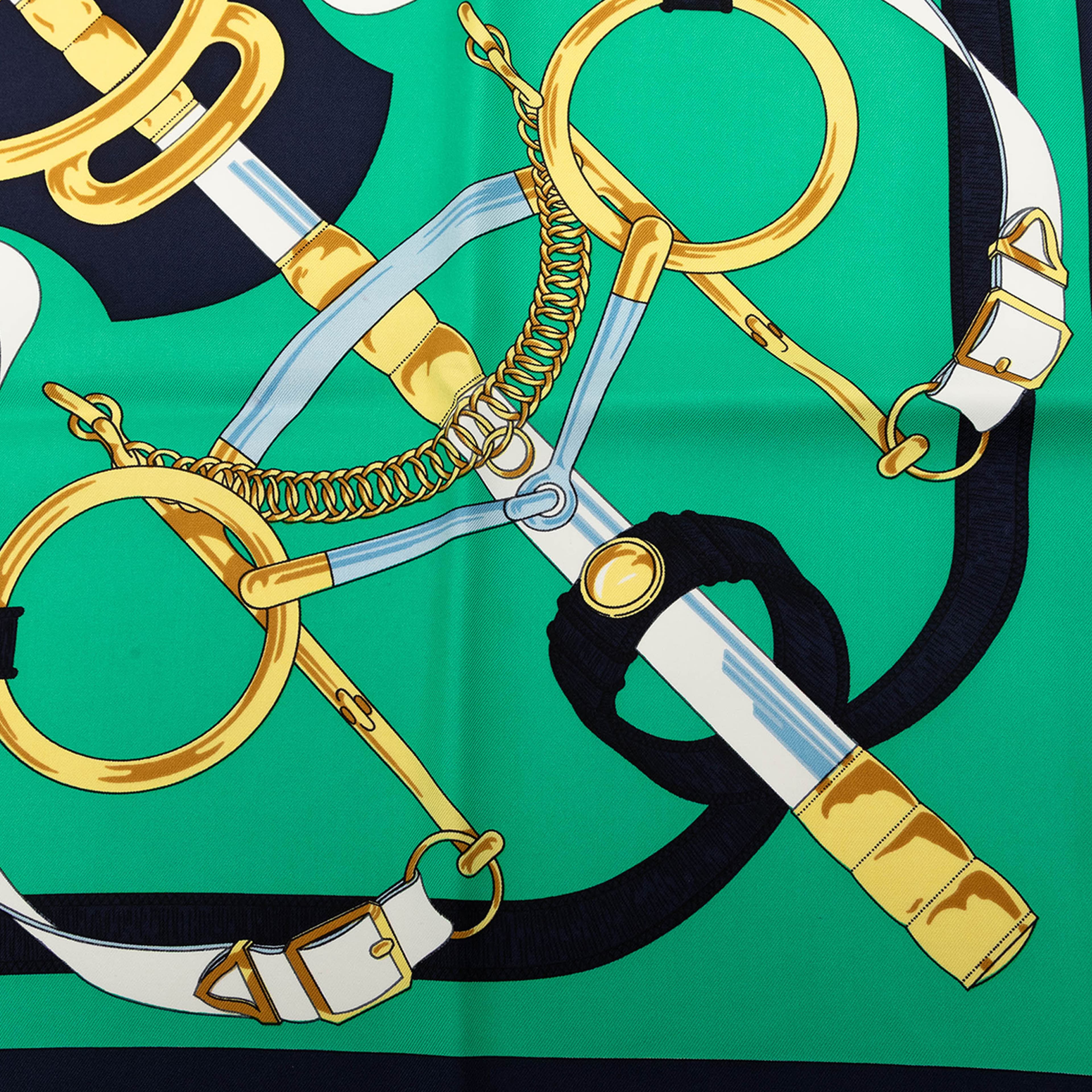 Hermès Eperon D Or Silk Scarf 90, från Luxclusif, i färgen green. Klicka för att öppna bilden i stort format