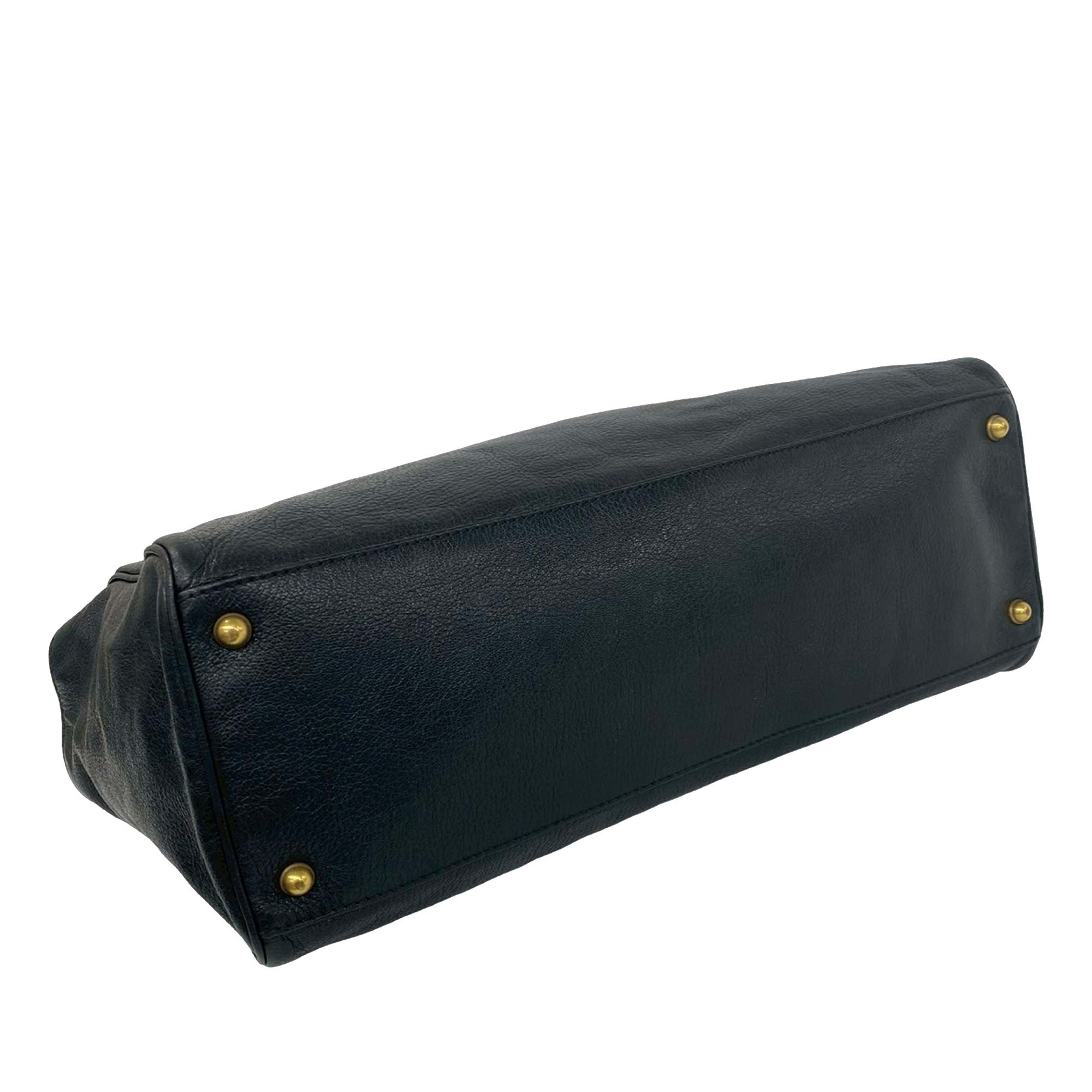 Gucci Studded Leather Interlocking G Blondie Tote, från Luxclusif, i färgen black. Klicka för att öppna bilden i stort format