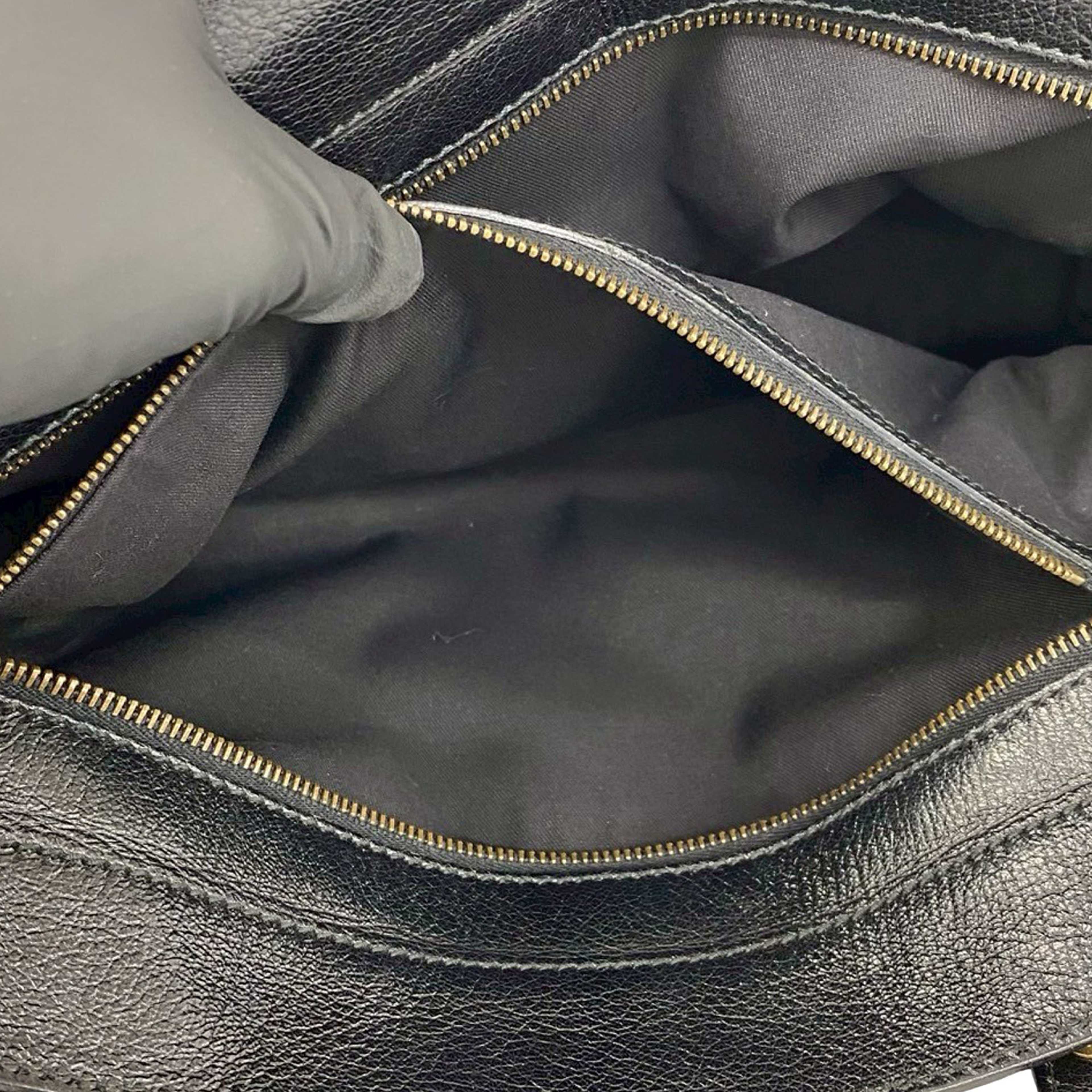 Gucci Studded Leather Interlocking G Blondie Tote, från Luxclusif, i färgen black. Klicka för att öppna bilden i stort format