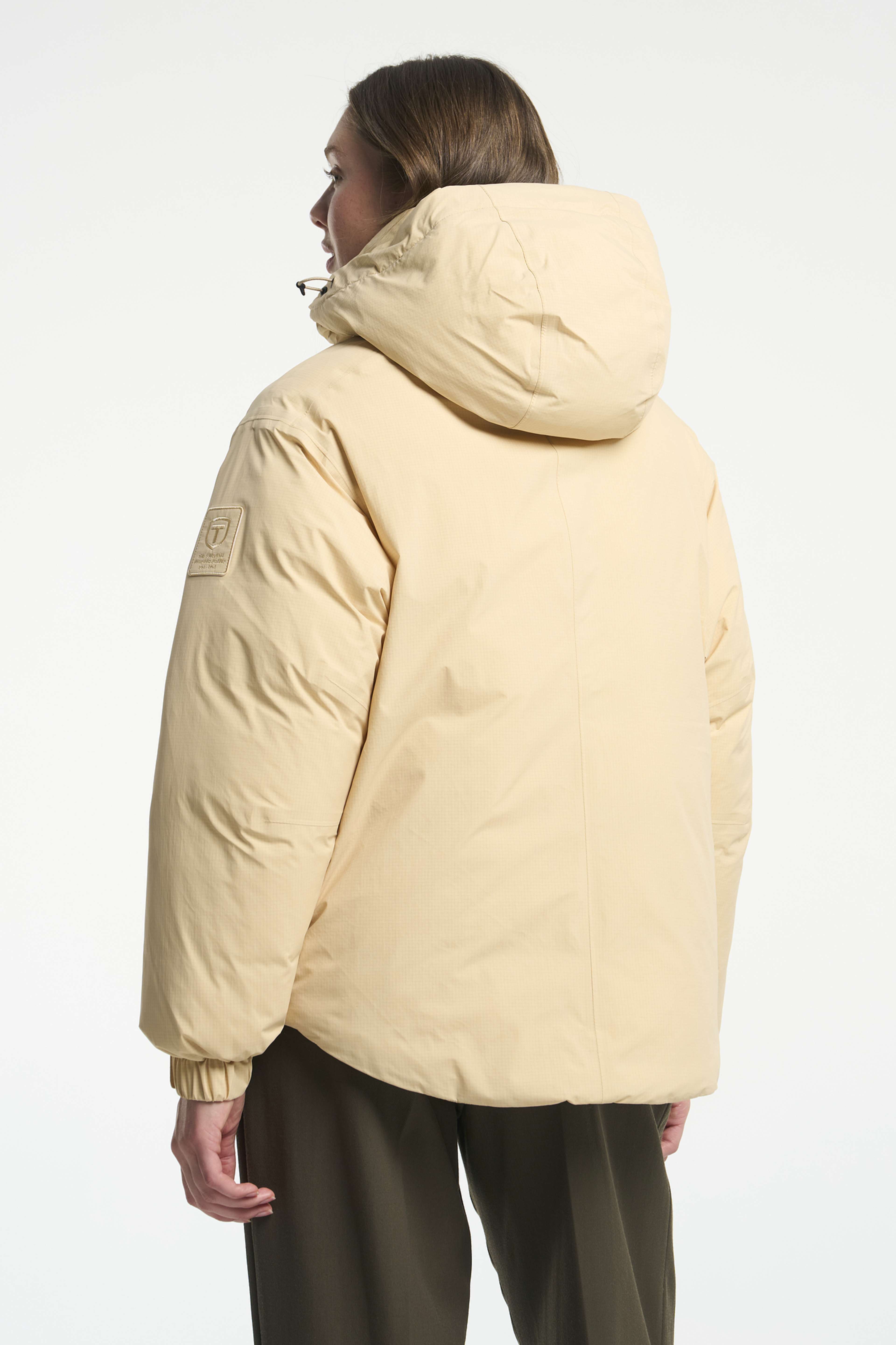 Kenun Jacket Women, från Tenson, i färgen sand. Klicka för att öppna bilden i stort format
