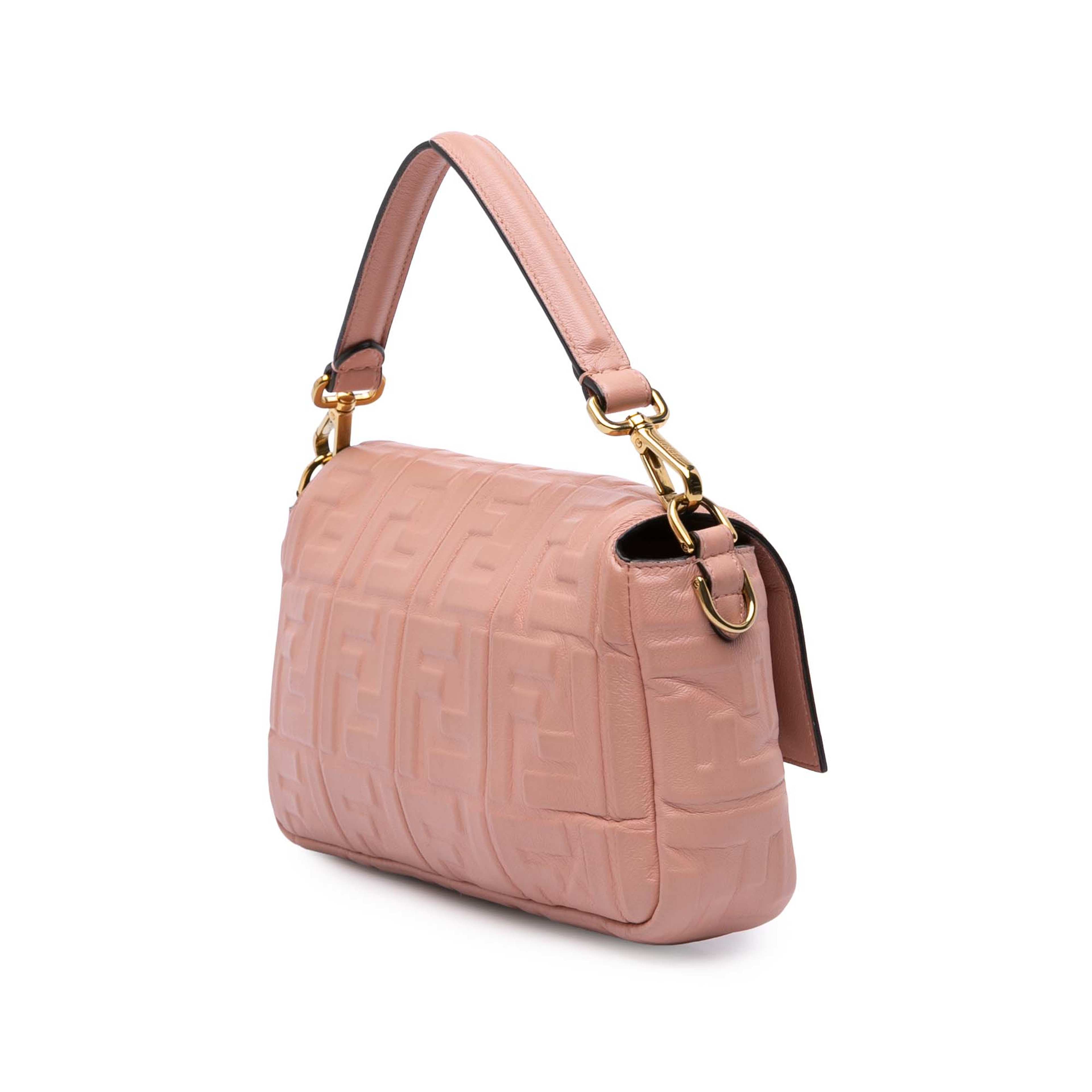 Fendi Medium Leather Embossed Ff Baguette Satchel, från Luxclusif, i färgen salmon. Klicka för att öppna bilden i stort format