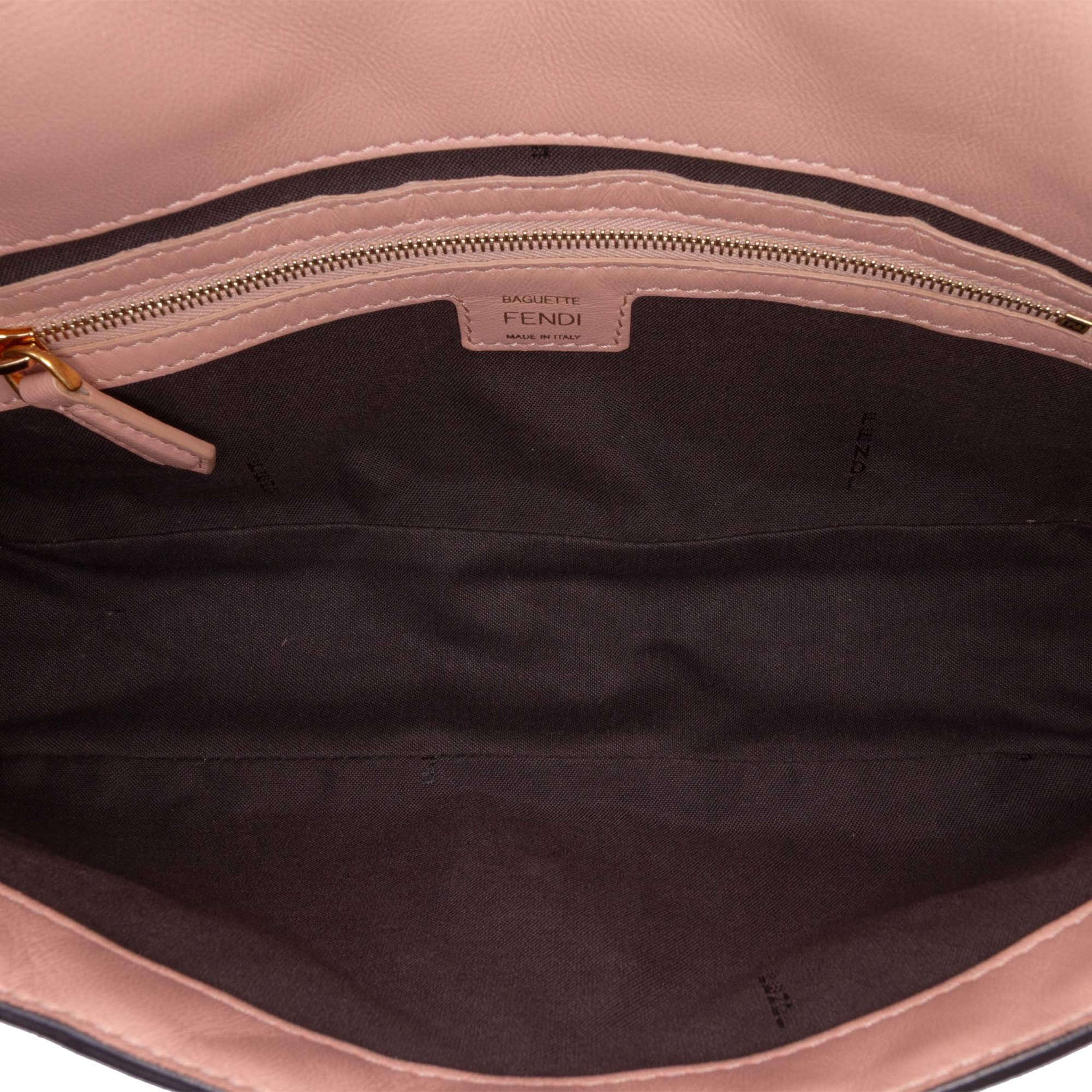 Fendi Medium Leather Embossed Ff Baguette Satchel, från Luxclusif, i färgen salmon. Klicka för att öppna bilden i stort format