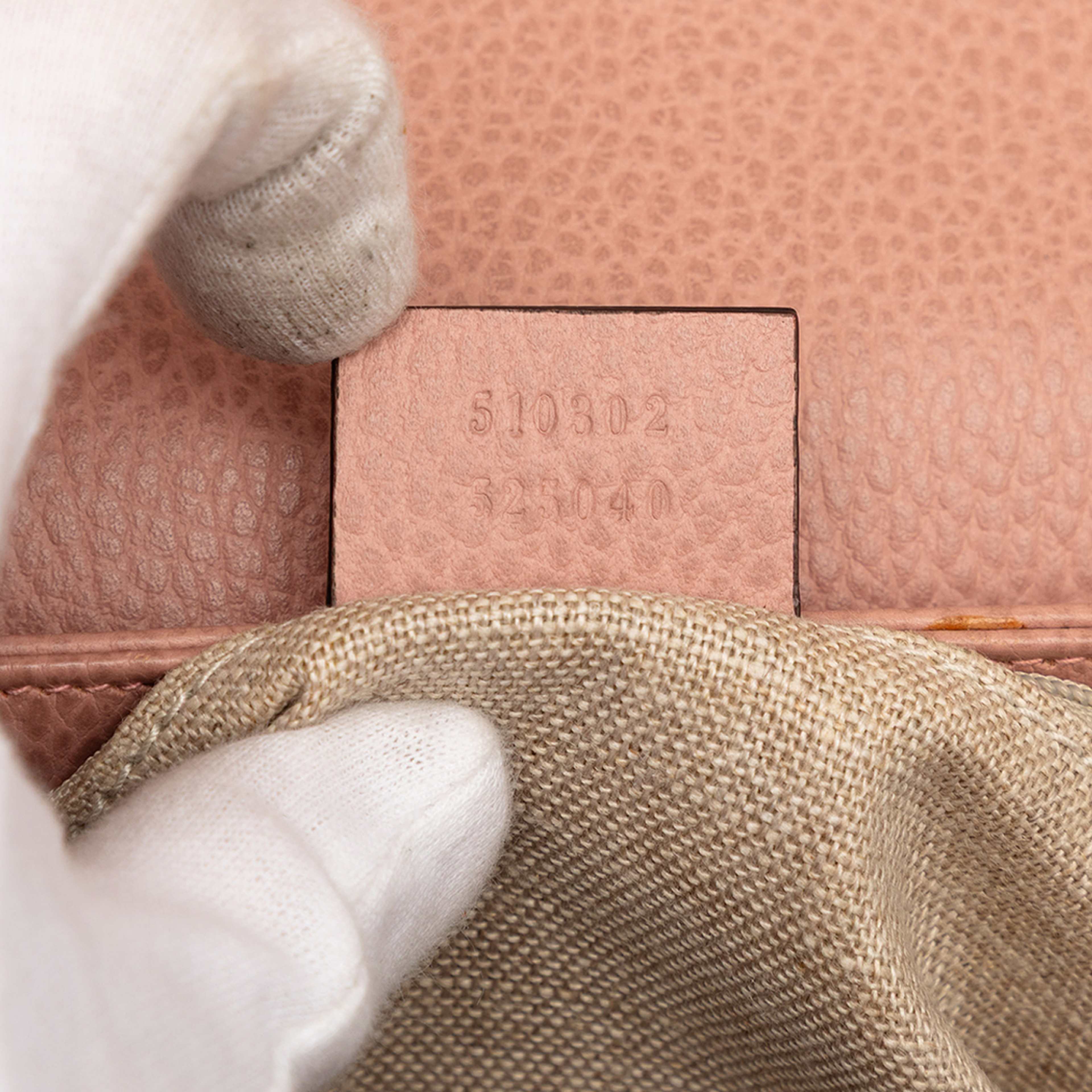 Gucci Small Dollar Calf Interlocking G Satchel, från Luxclusif, i färgen rosa. Klicka för att öppna bilden i stort format