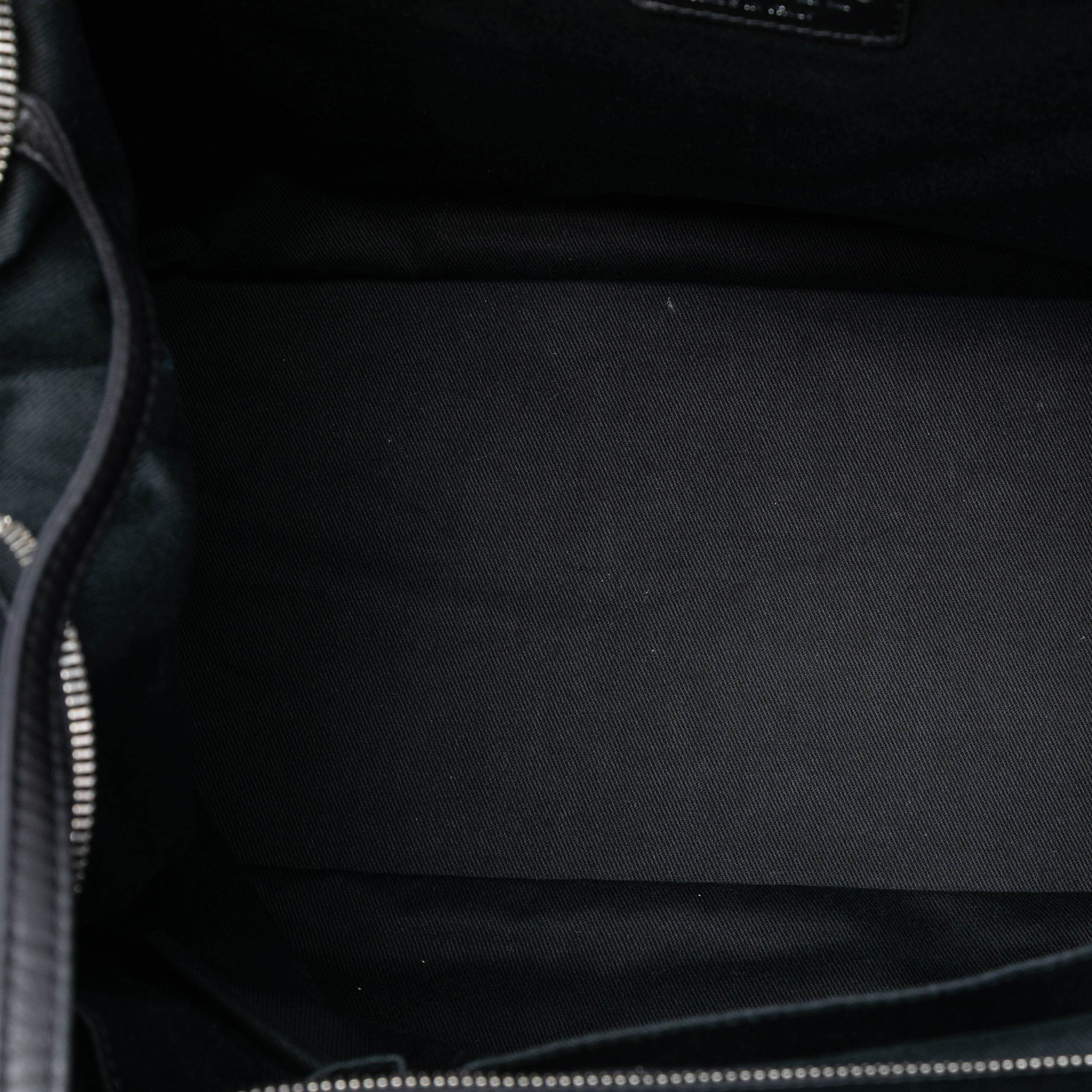 Chanel Large Iridescent Quilted Calfskin In The Mix Shopping Tote, från Luxclusif, i färgen black. Klicka för att öppna bilden i stort format