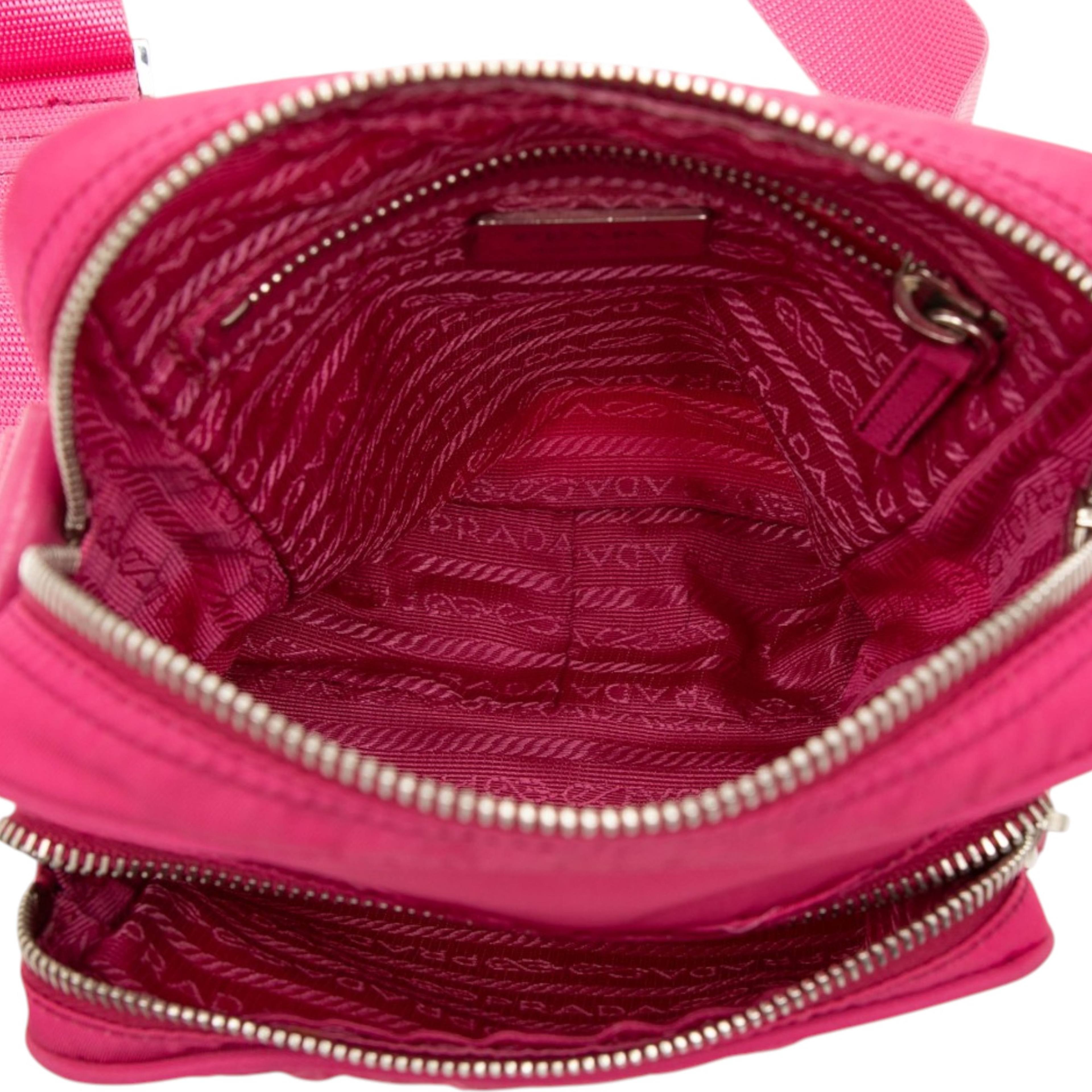 Prada Tessuto Zip Top Crossbody, från Luxclusif, i färgen rosa. Klicka för att öppna bilden i stort format