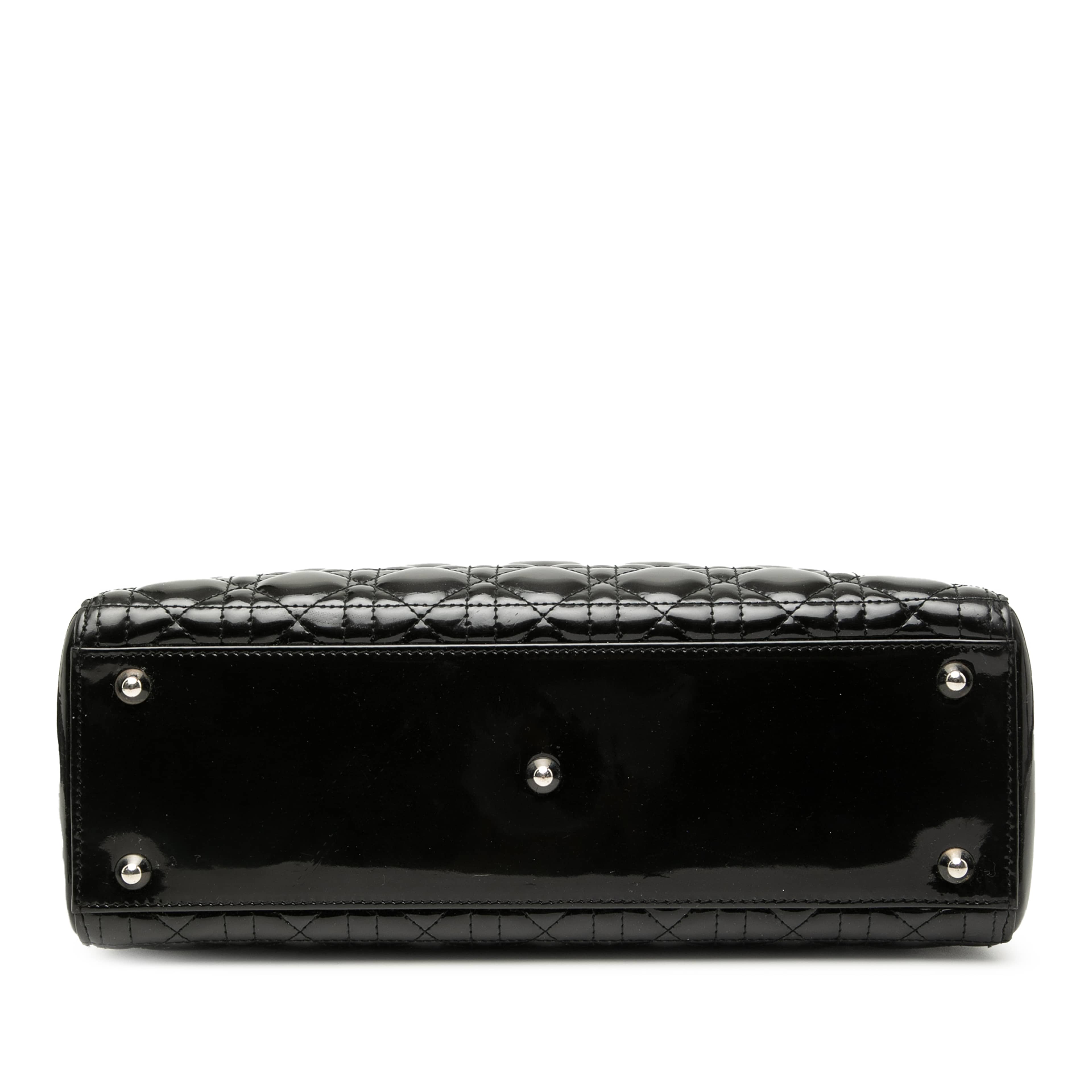 Dior Large Patent Cannage Lady Dior, från Luxclusif, i färgen black. Klicka för att öppna bilden i stort format