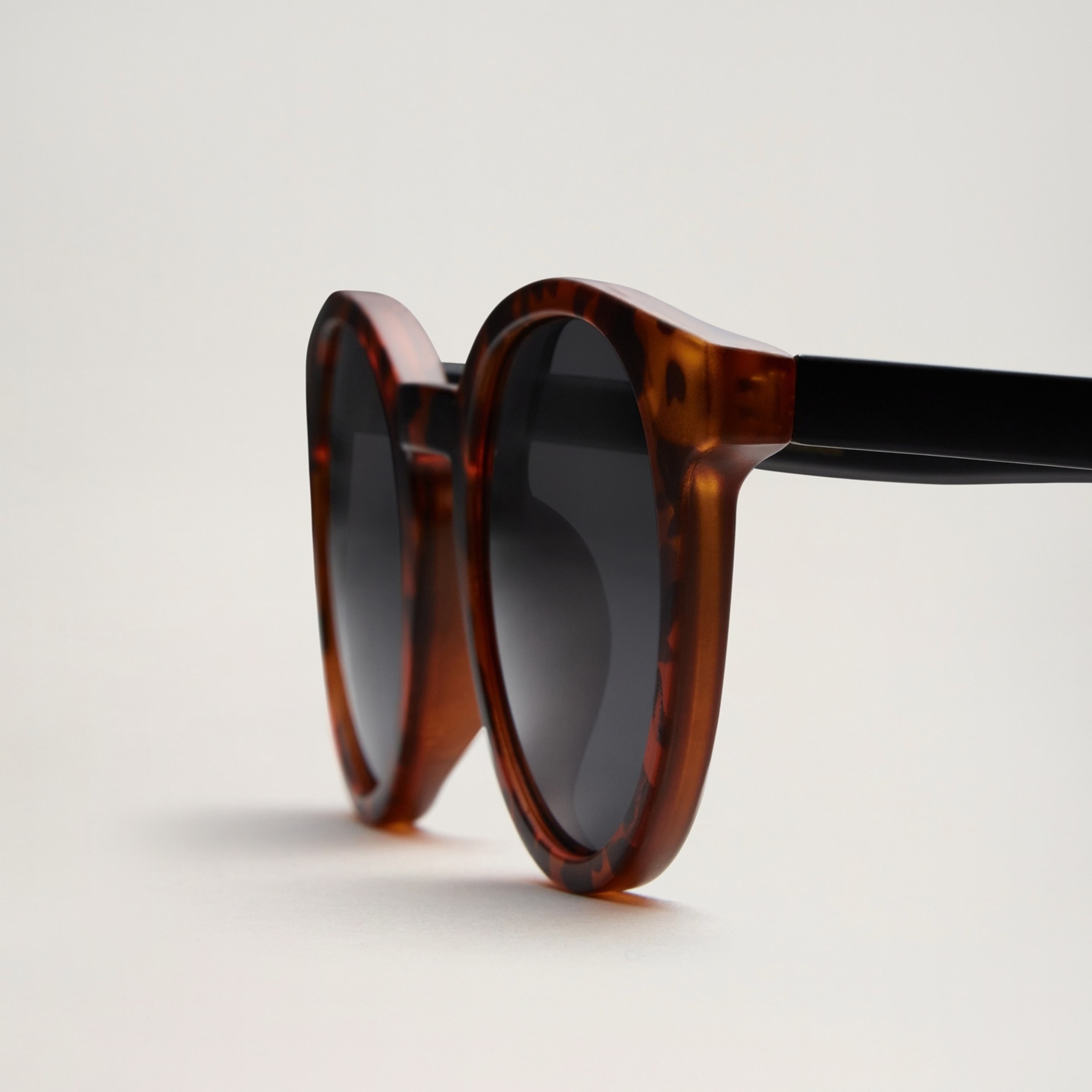 Babymocs Solglasögon Classic Shape - Barn, från BabyMocs, i färgen turtle. Klicka för att öppna bilden i stort format