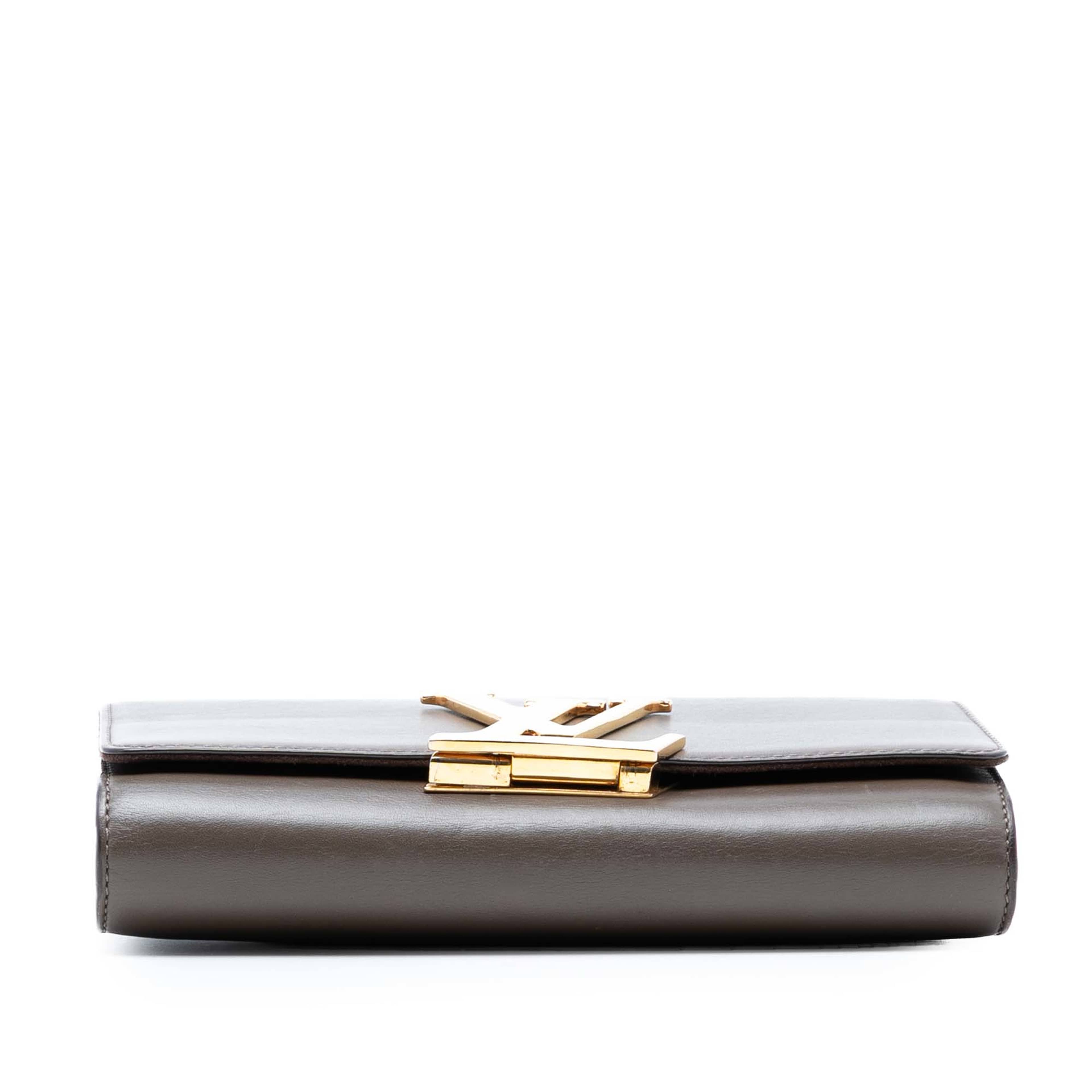 Louis Vuitton Louise Chain Gm, från Luxclusif, i färgen taupe. Klicka för att öppna bilden i stort format