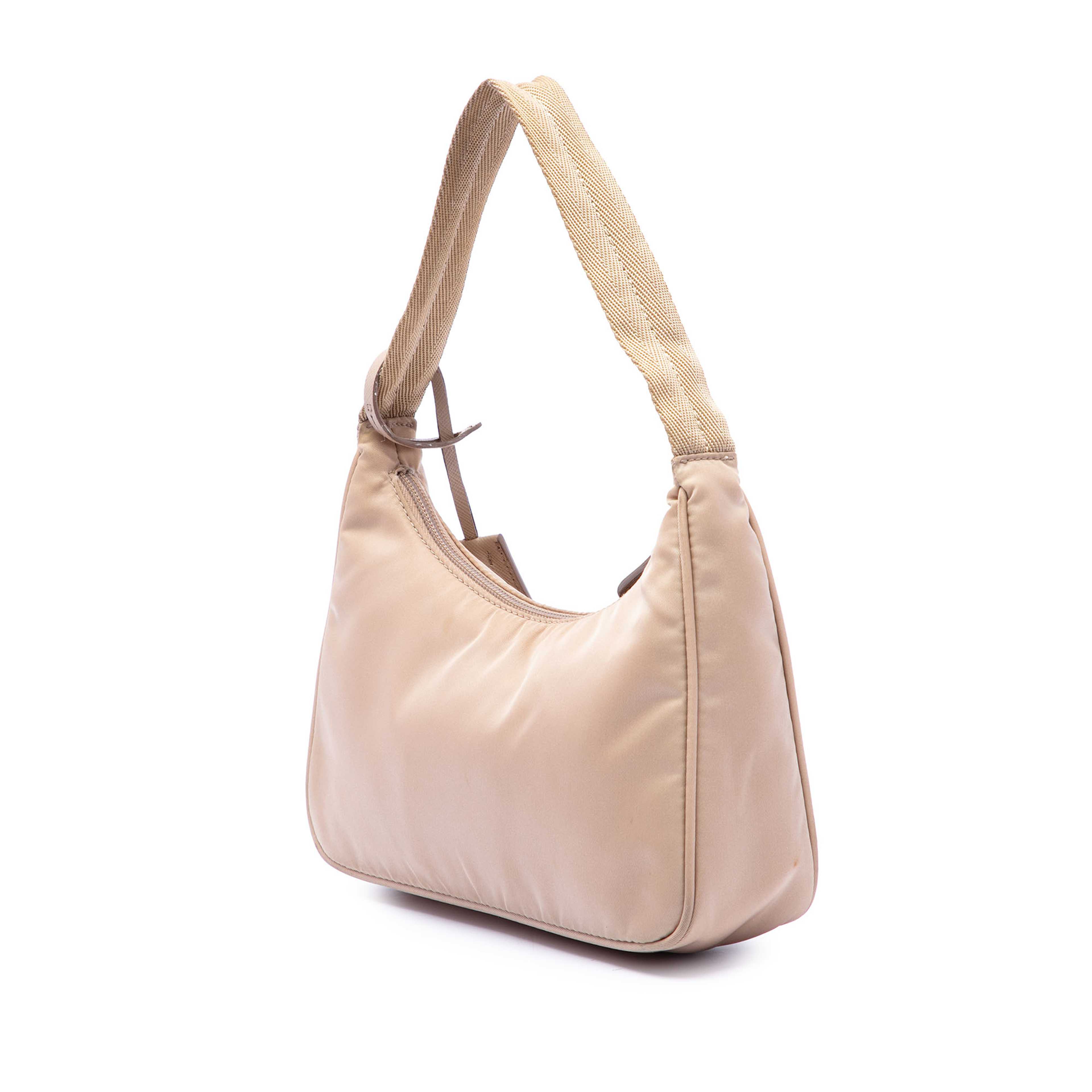 Prada Mini Tessuto Re Edition 2000 Shoulder Bag, från Luxclusif, i färgen beige. Klicka för att öppna bilden i stort format